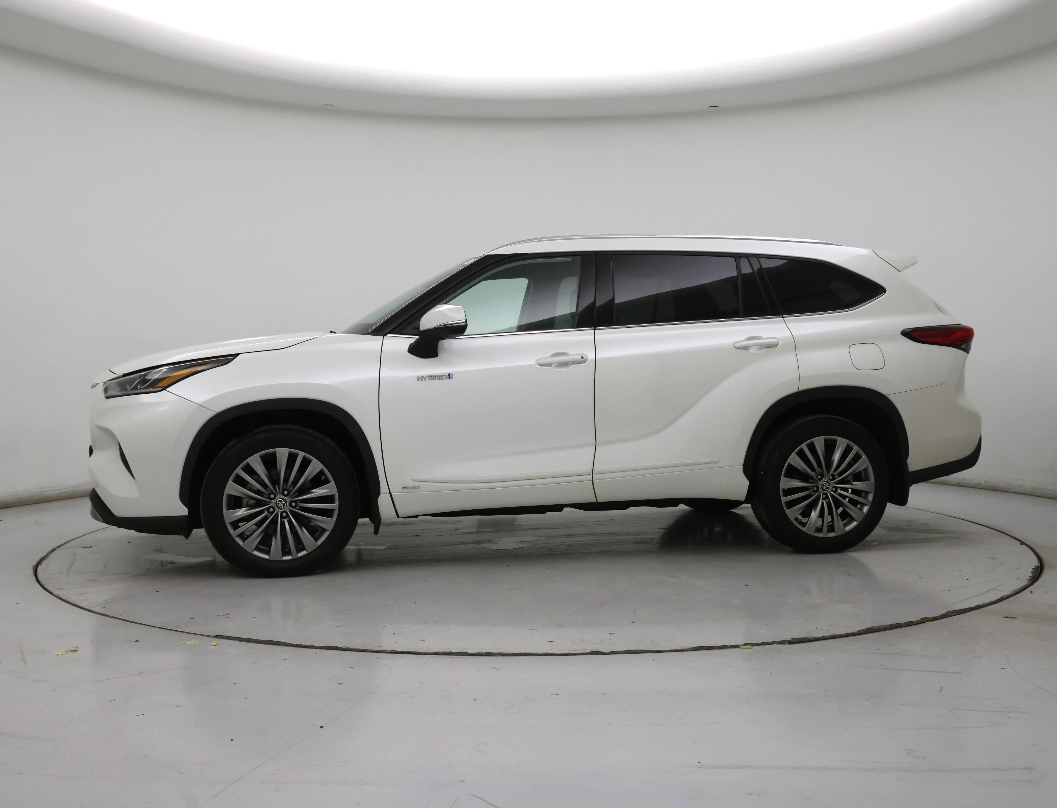 Thumbnail: 2021 Toyota Highlander - 3