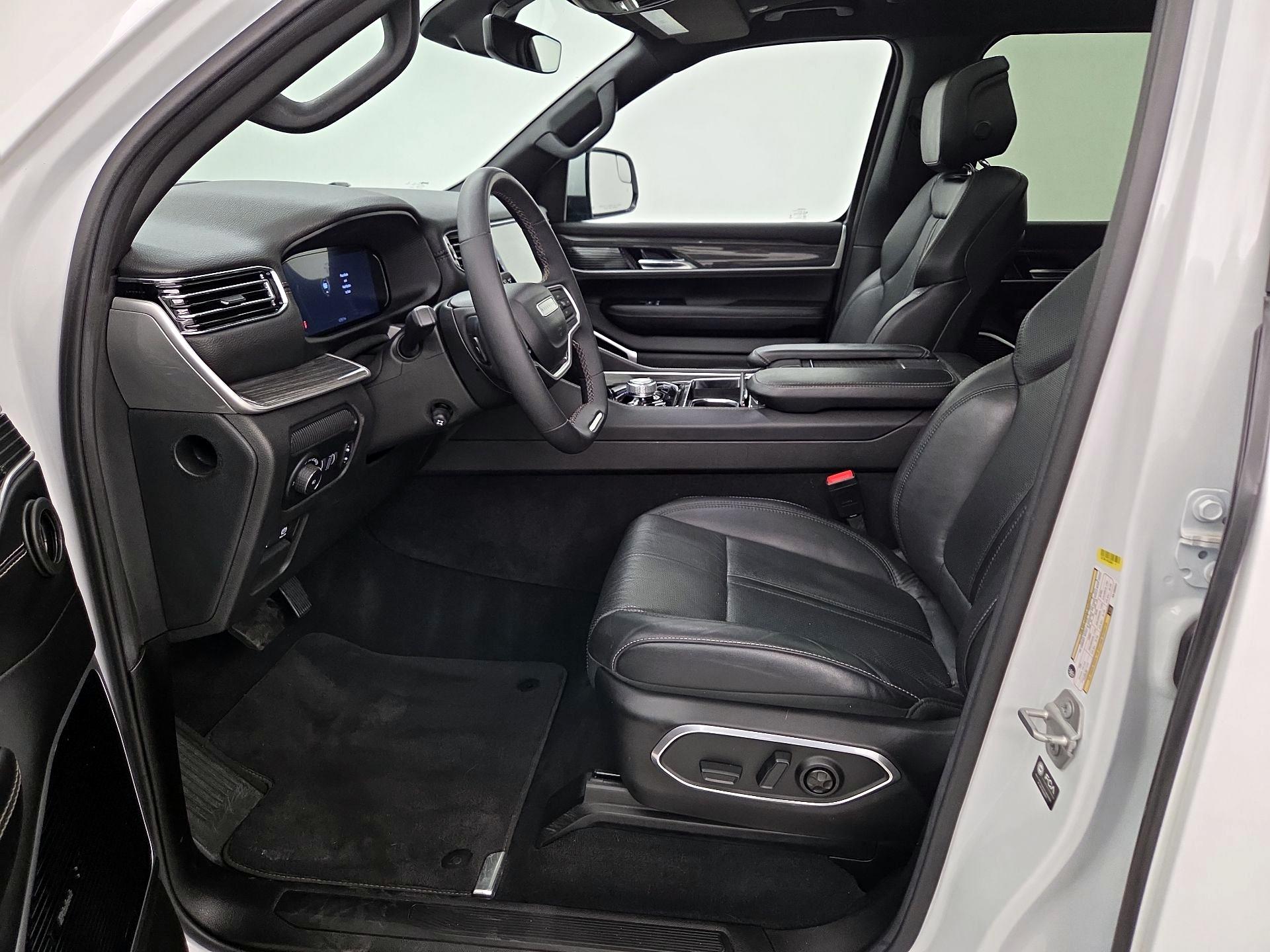 Thumbnail: 2022 Jeep Wagoneer - 11