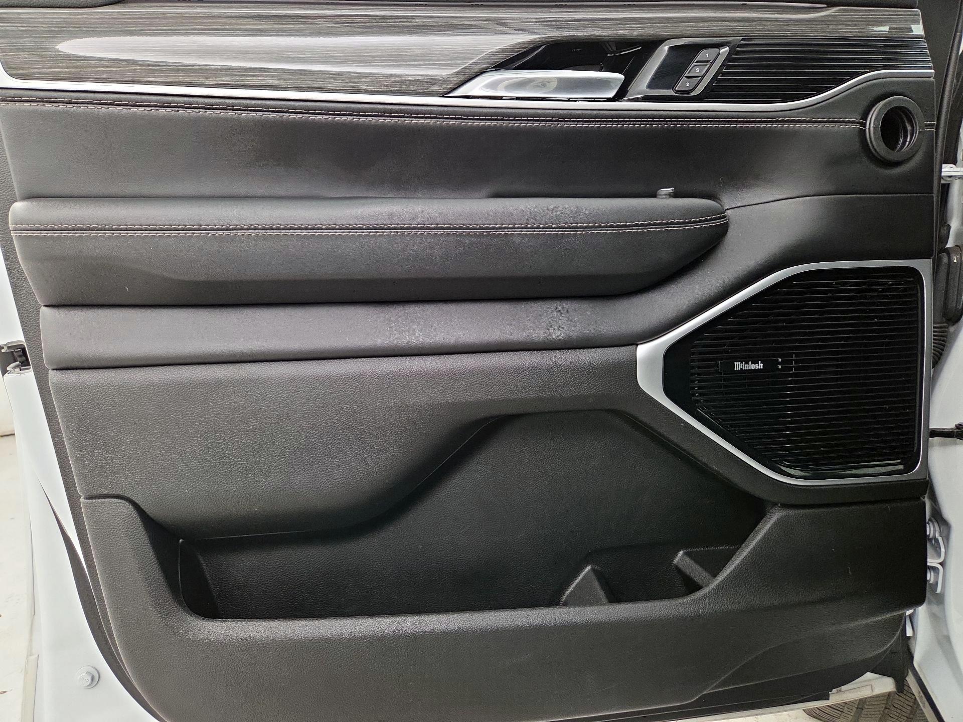 Thumbnail: 2022 Jeep Wagoneer - 12