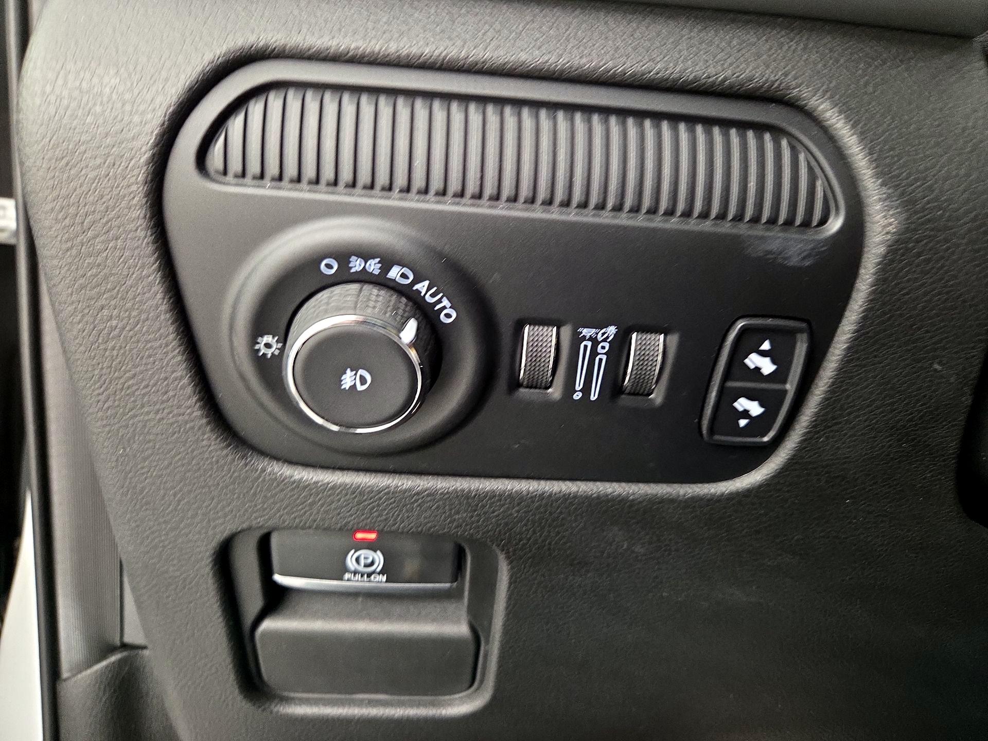 Thumbnail: 2022 Jeep Wagoneer - 13