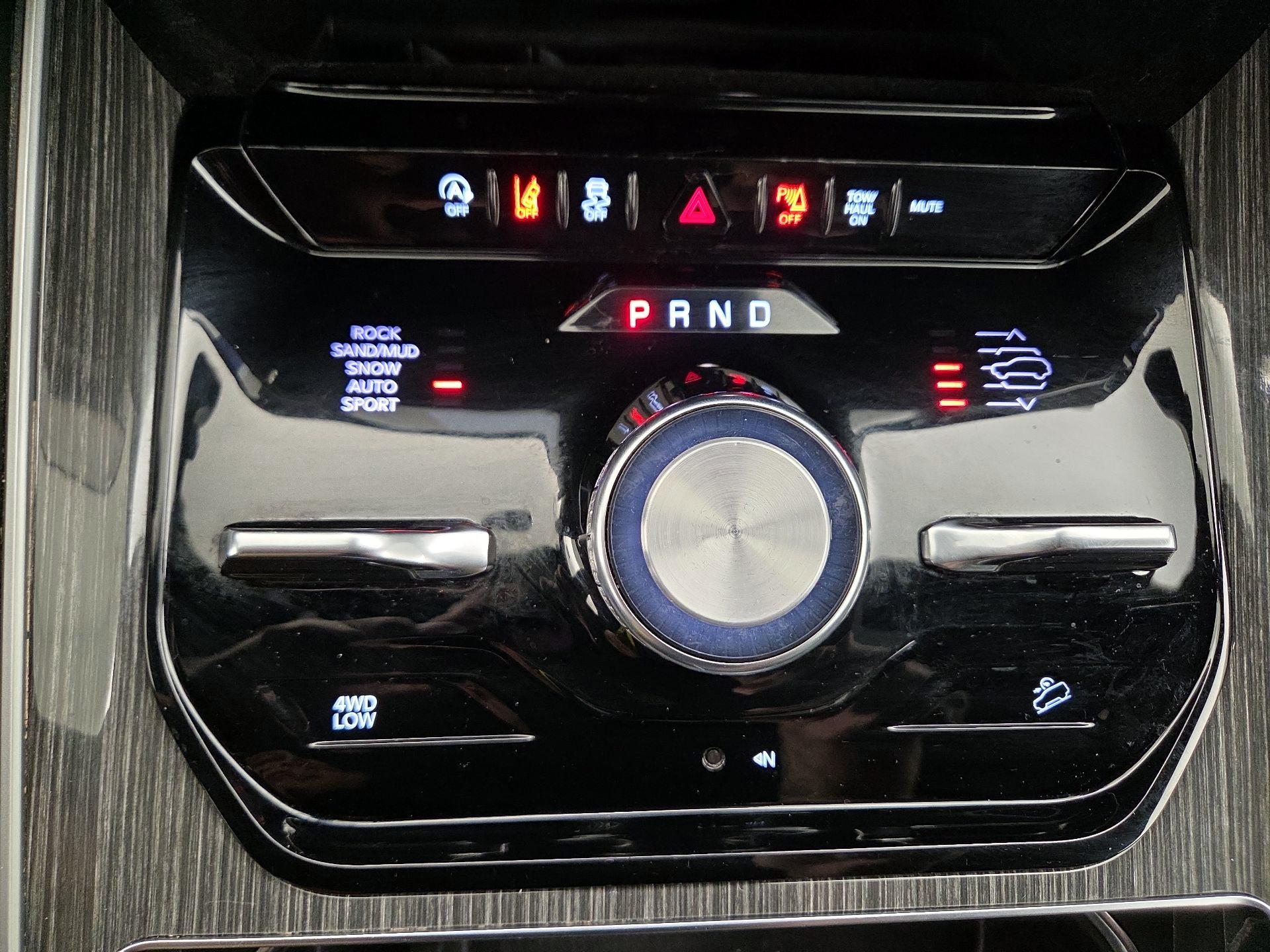 Thumbnail: 2022 Jeep Wagoneer - 18