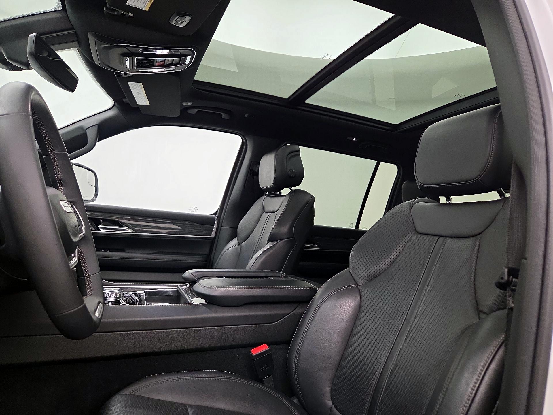 Thumbnail: 2022 Jeep Wagoneer - 20