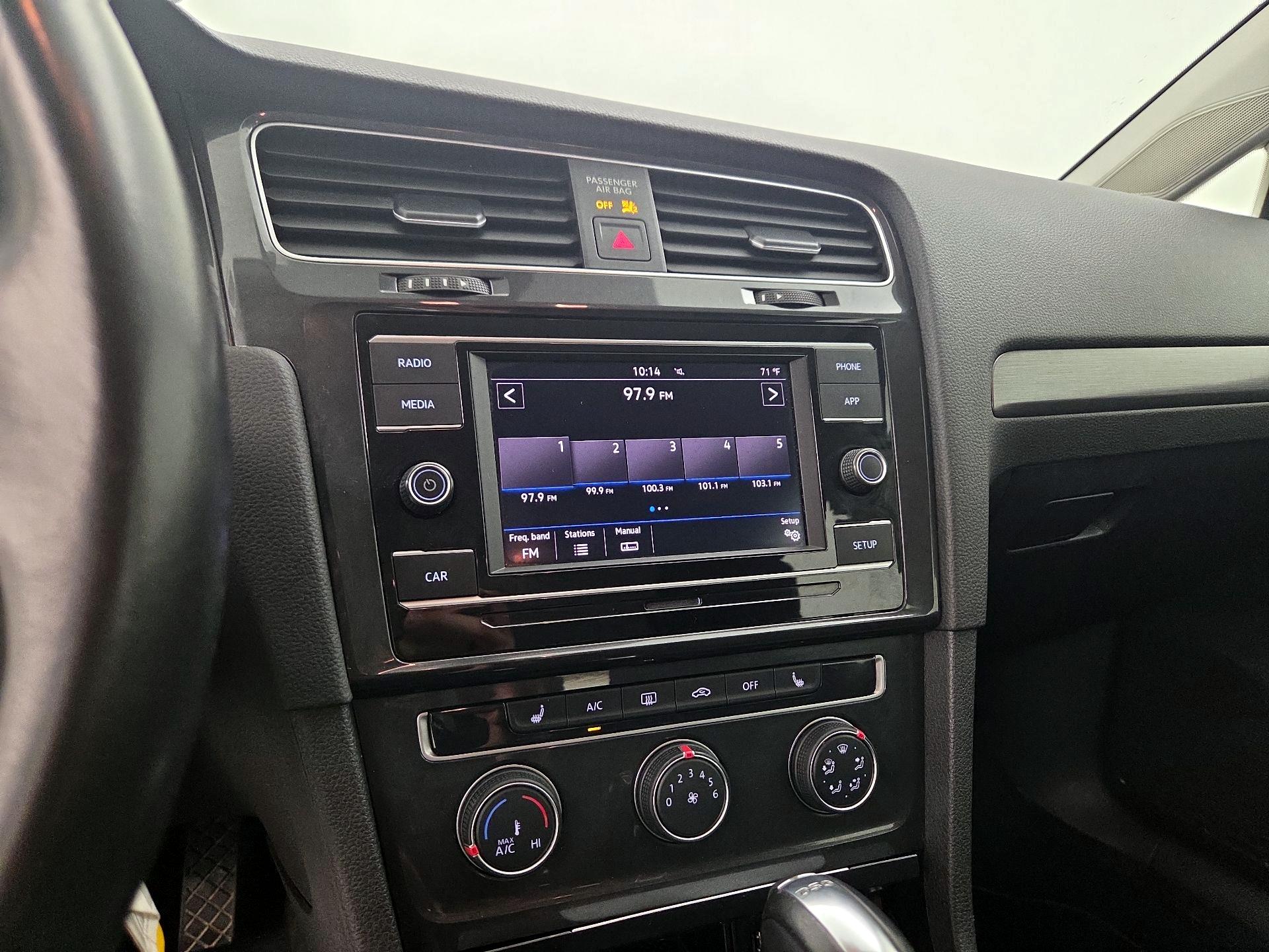 Thumbnail: 2019 Volkswagen Golf - 15