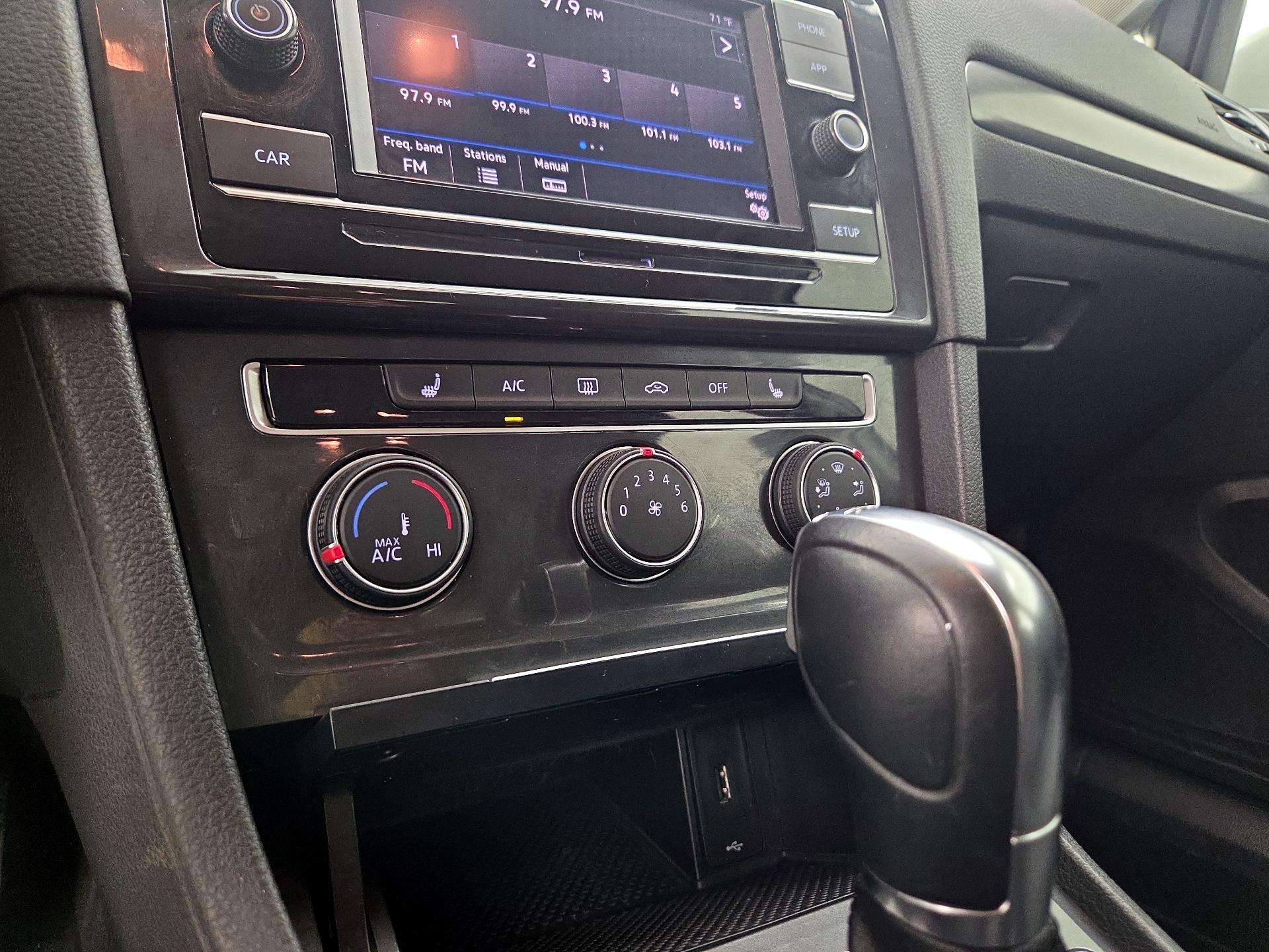Thumbnail: 2019 Volkswagen Golf - 16