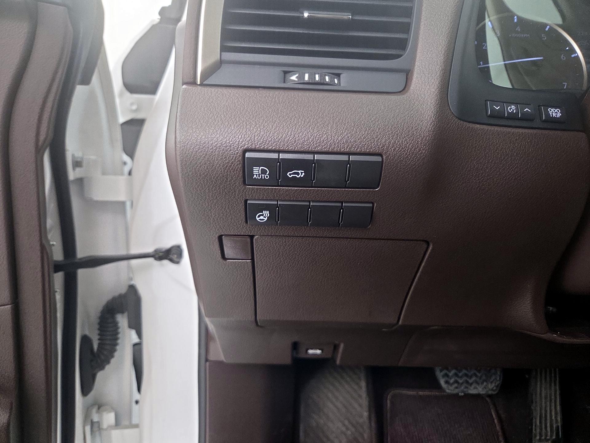 Thumbnail: 2020 Lexus RX - 13