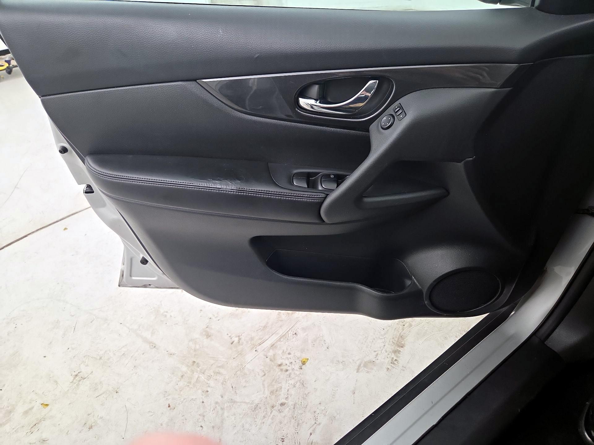 Thumbnail: 2017 Nissan Rogue - 12