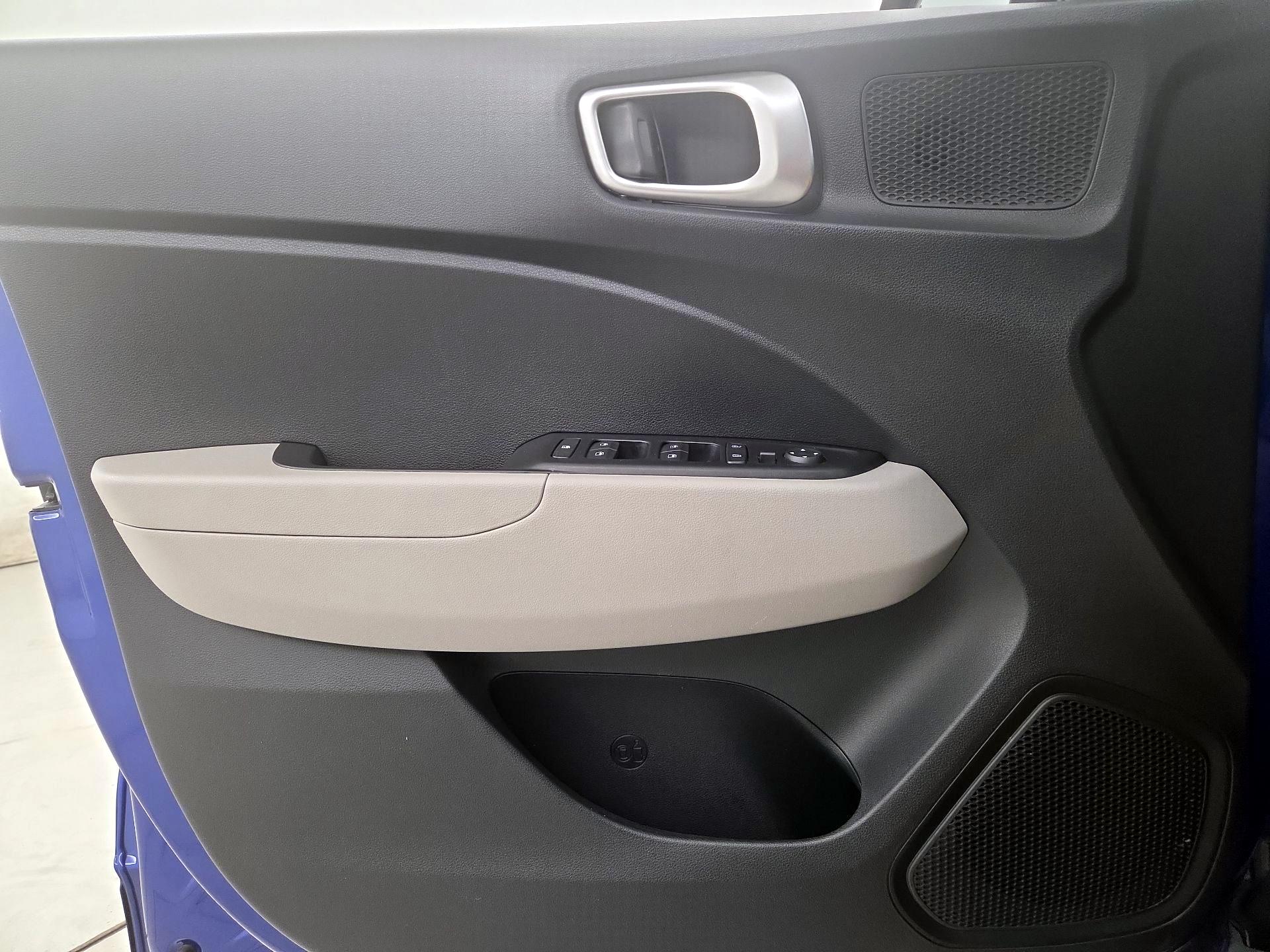 Thumbnail: 2023 Hyundai Venue - 12