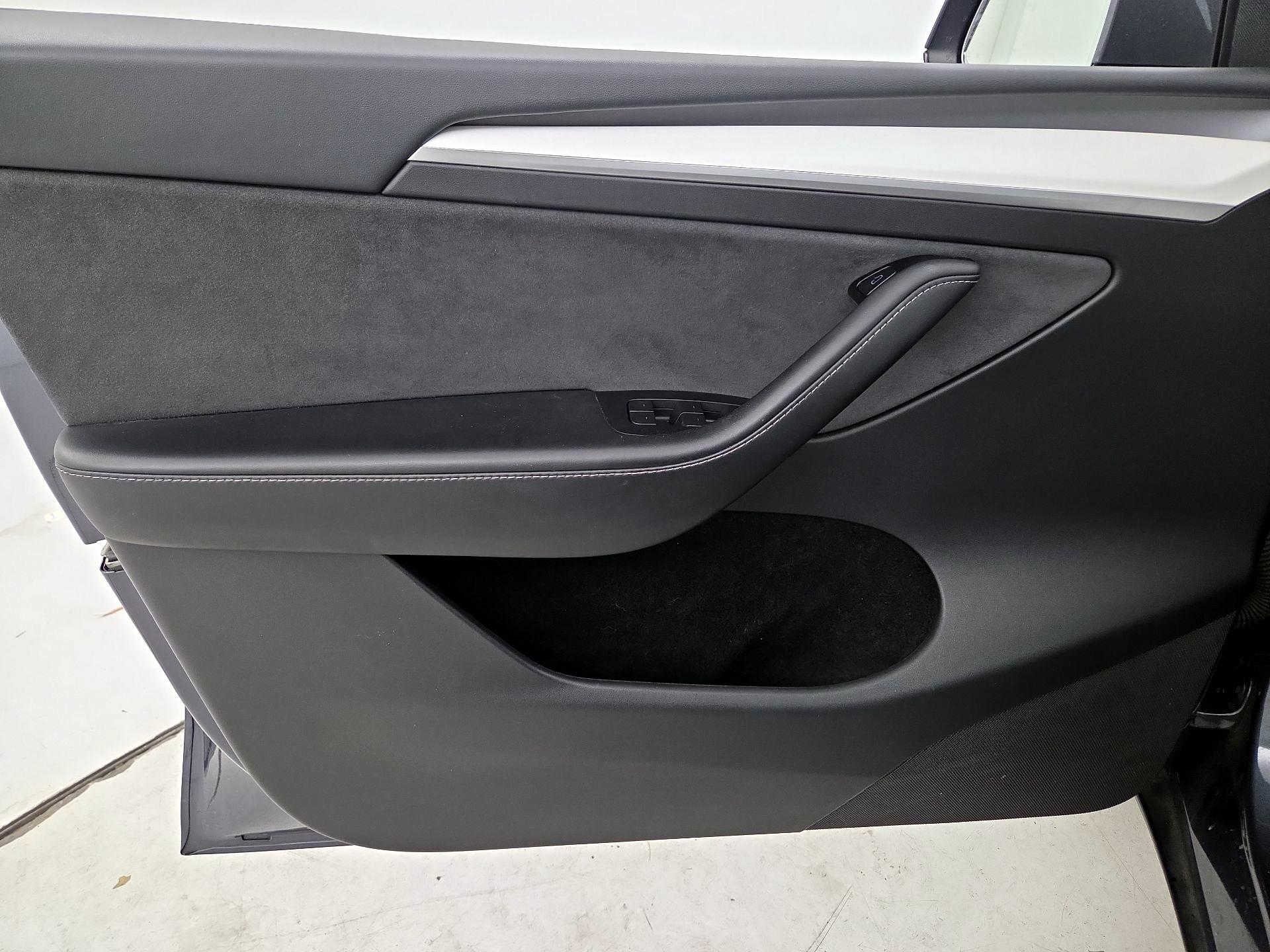 Thumbnail: 2023 Tesla Model Y - 12