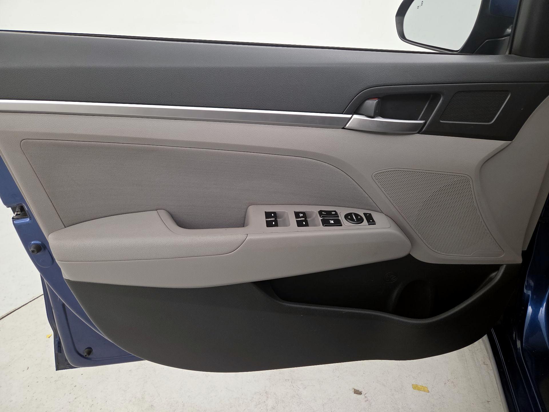 Thumbnail: 2019 Hyundai Elantra - 12