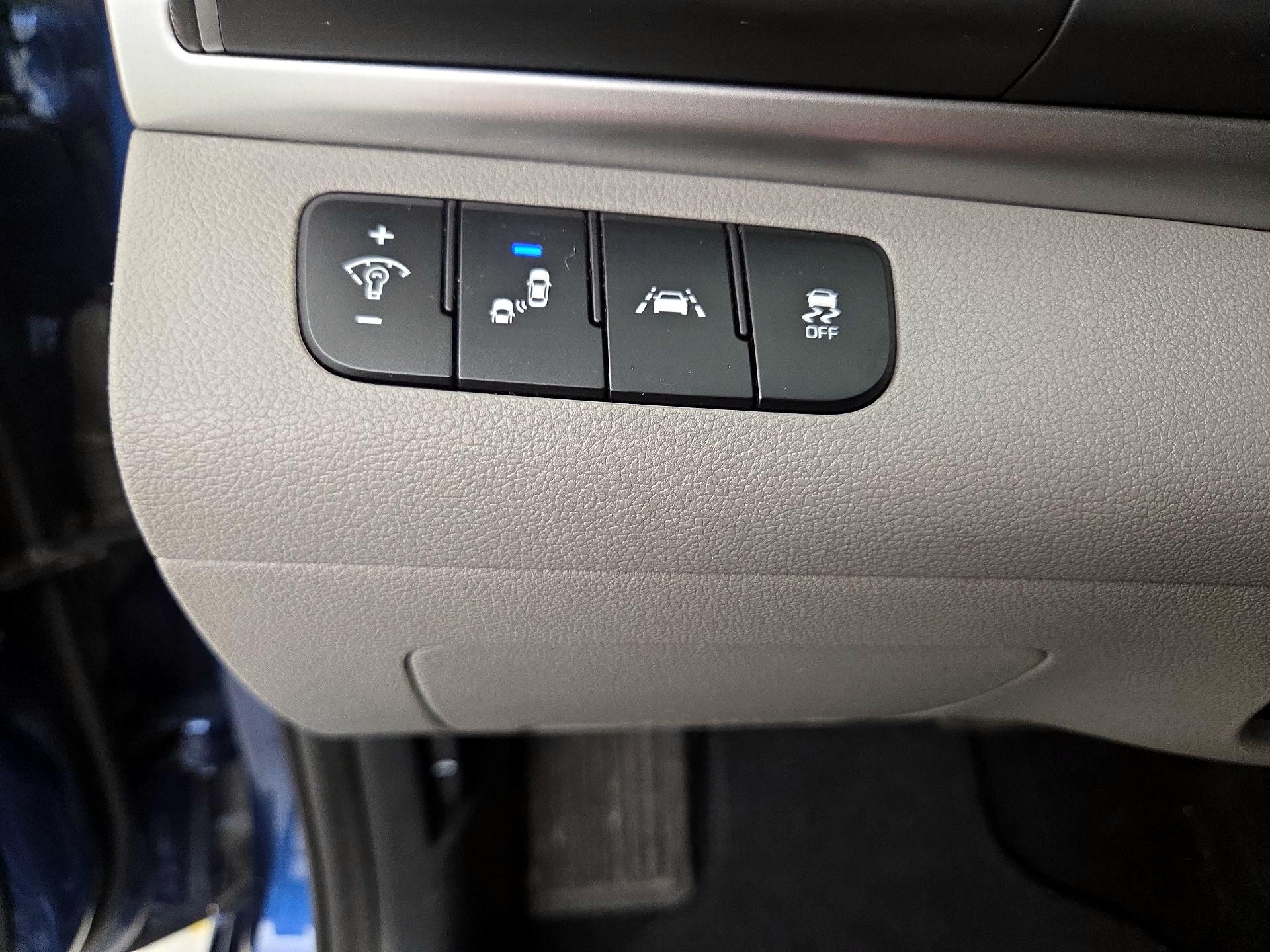 Thumbnail: 2019 Hyundai Elantra - 13