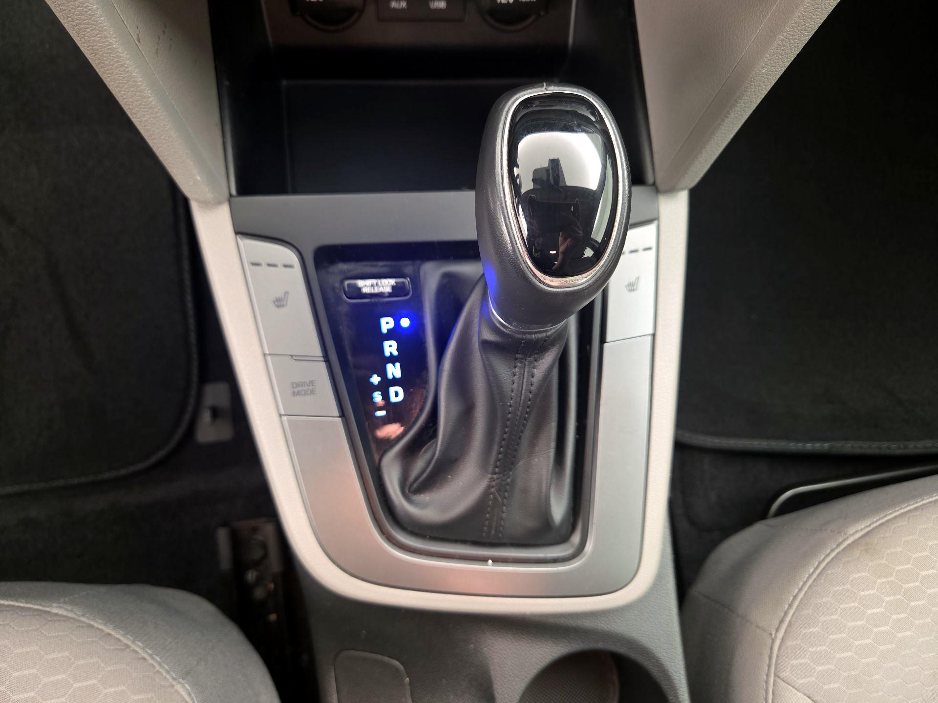 Thumbnail: 2019 Hyundai Elantra - 17