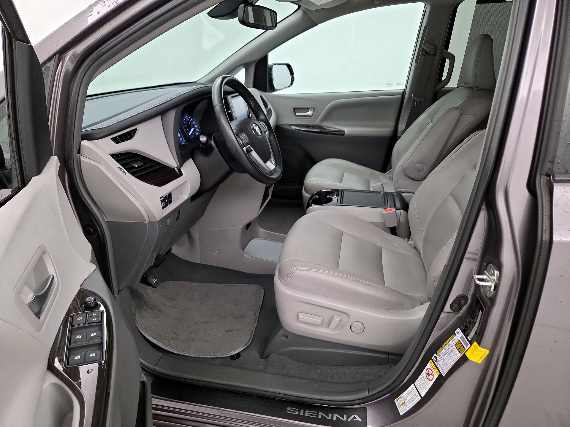 Thumbnail: 2019 Toyota Sienna - 11