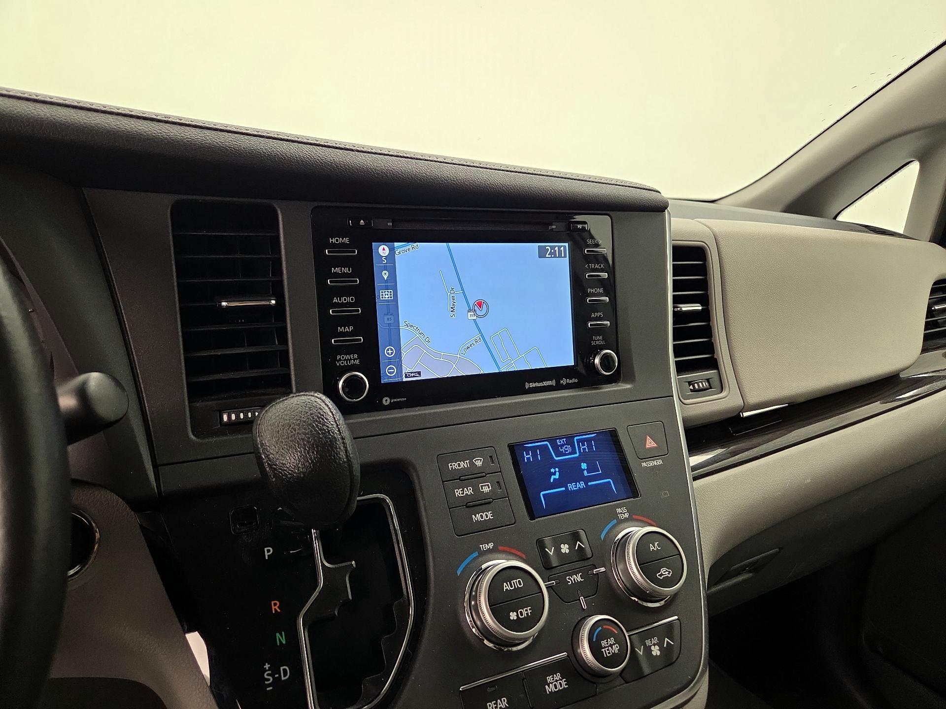 Thumbnail: 2019 Toyota Sienna - 14