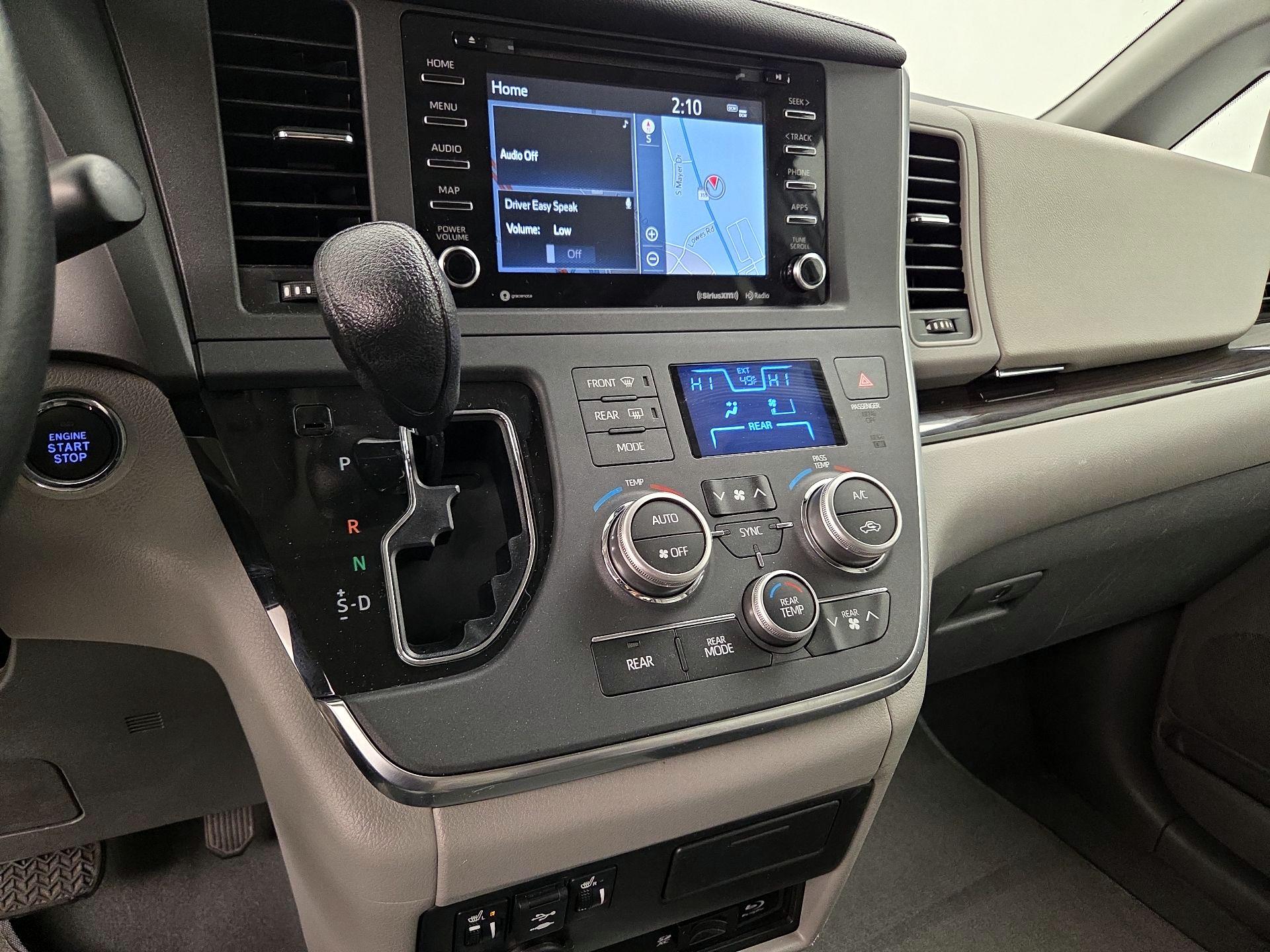 Thumbnail: 2019 Toyota Sienna - 17