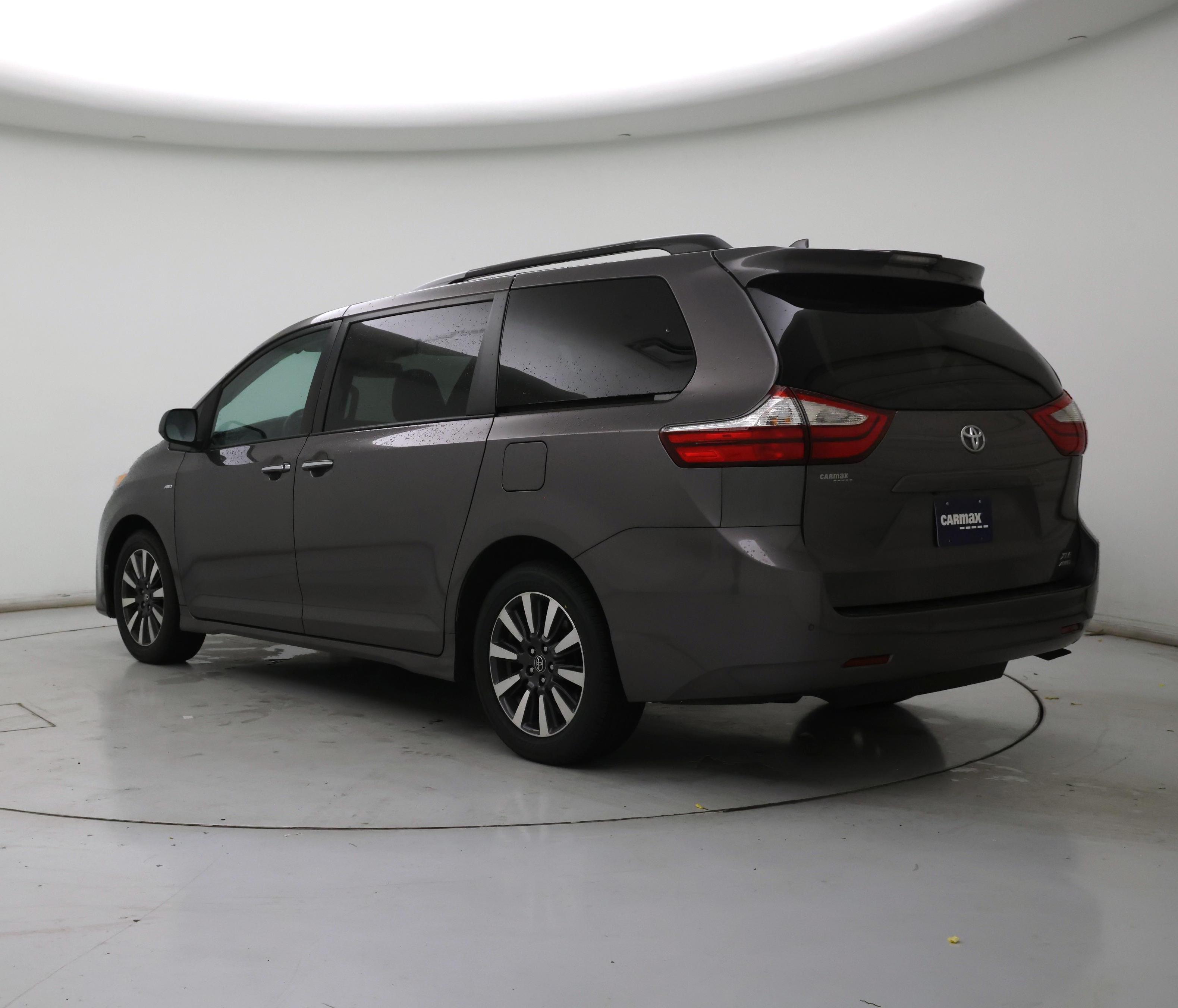 Thumbnail: 2019 Toyota Sienna - 2