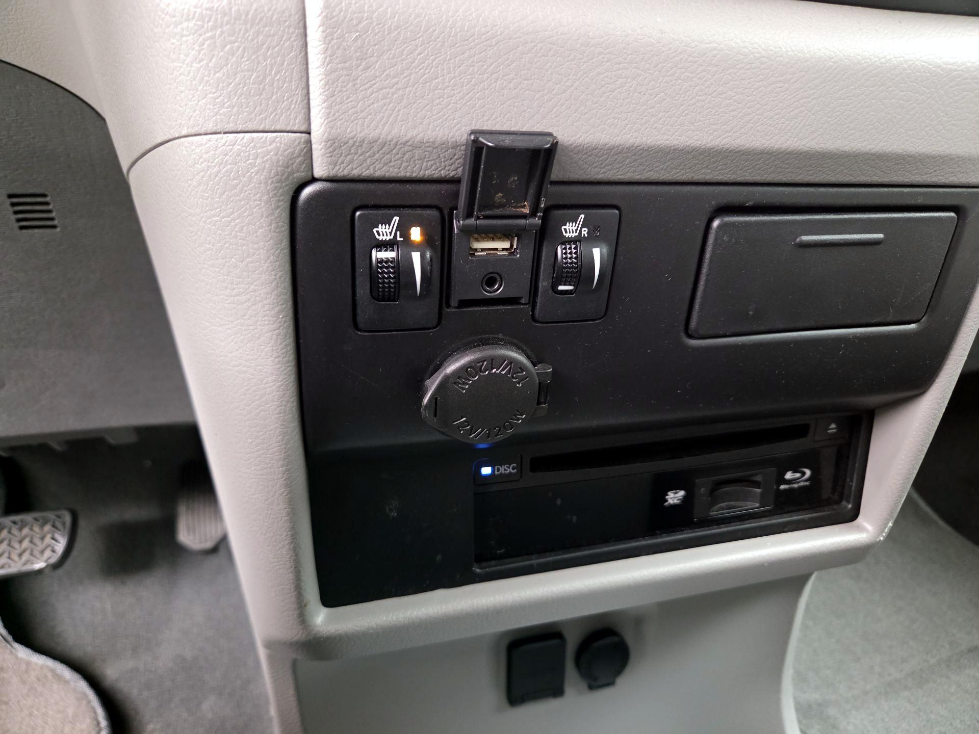 Thumbnail: 2019 Toyota Sienna - 19