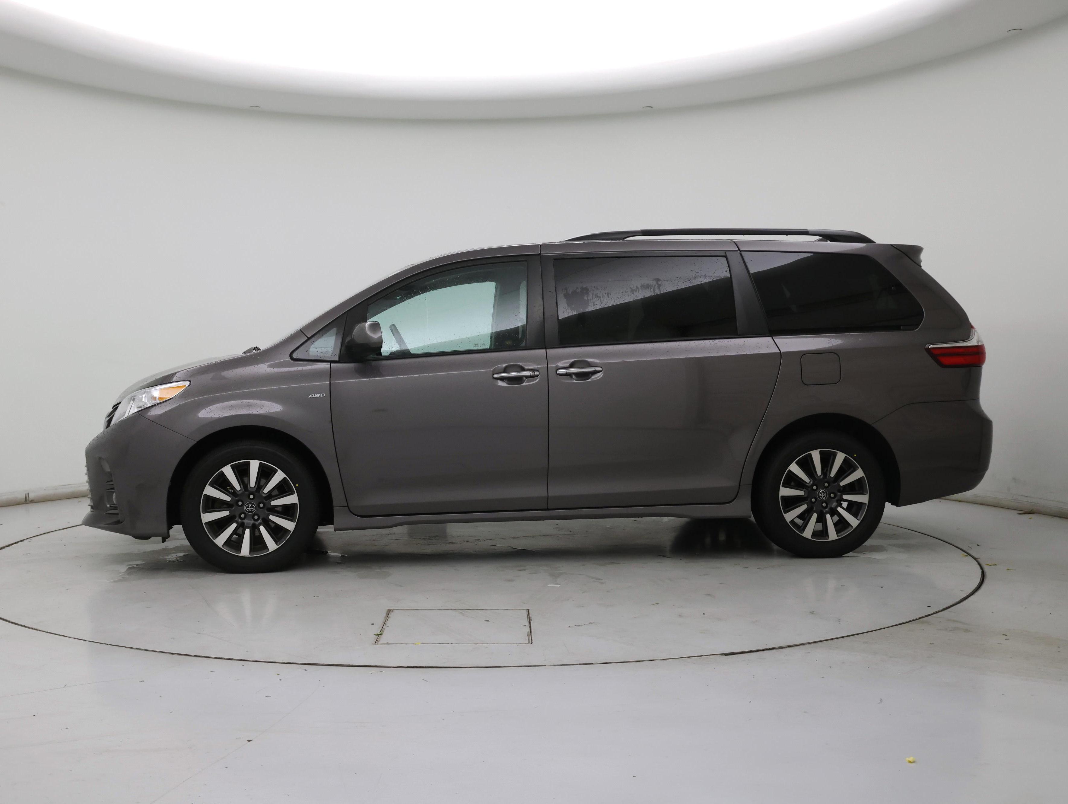 Thumbnail: 2019 Toyota Sienna - 3