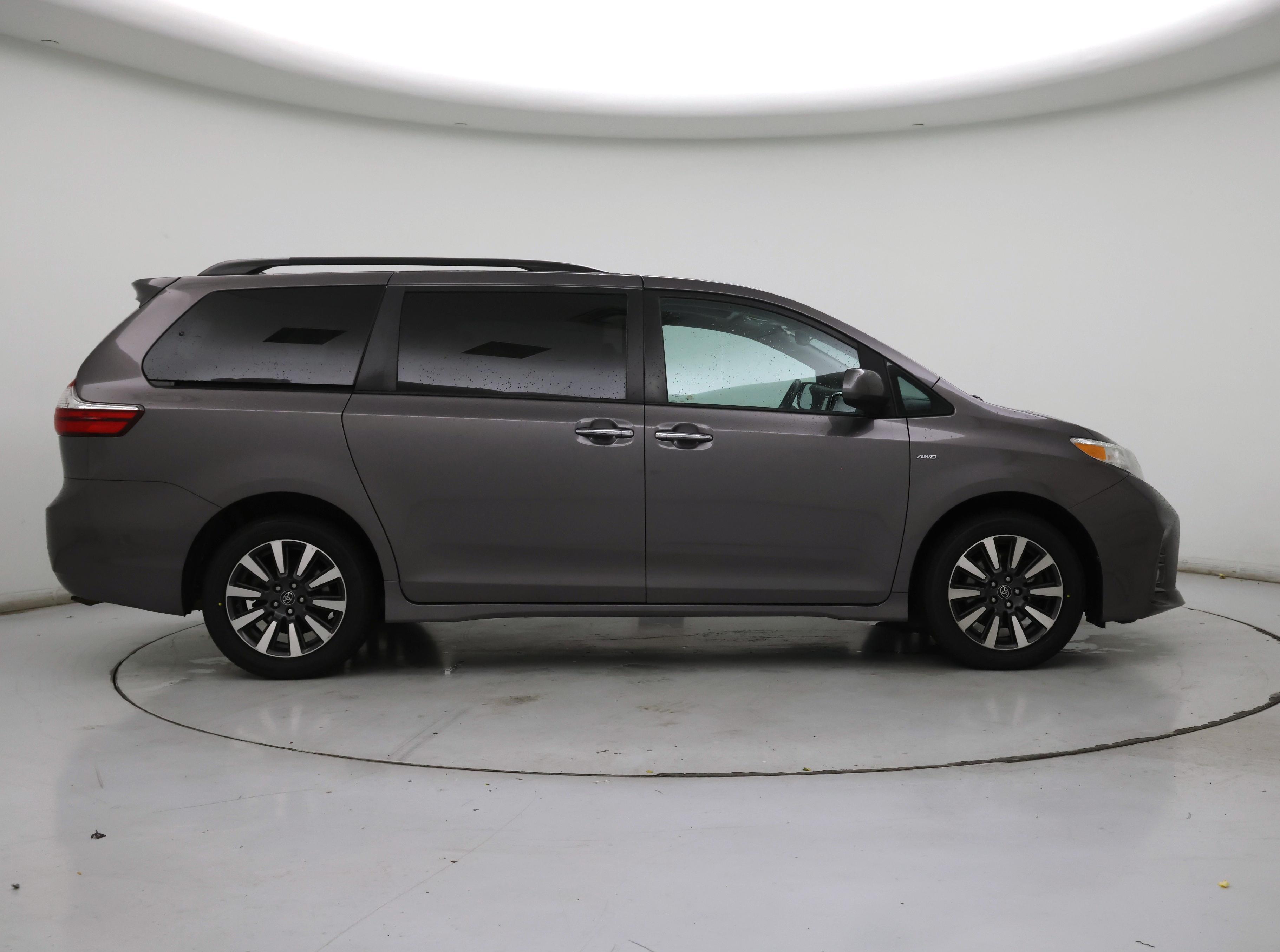 Thumbnail: 2019 Toyota Sienna - 7