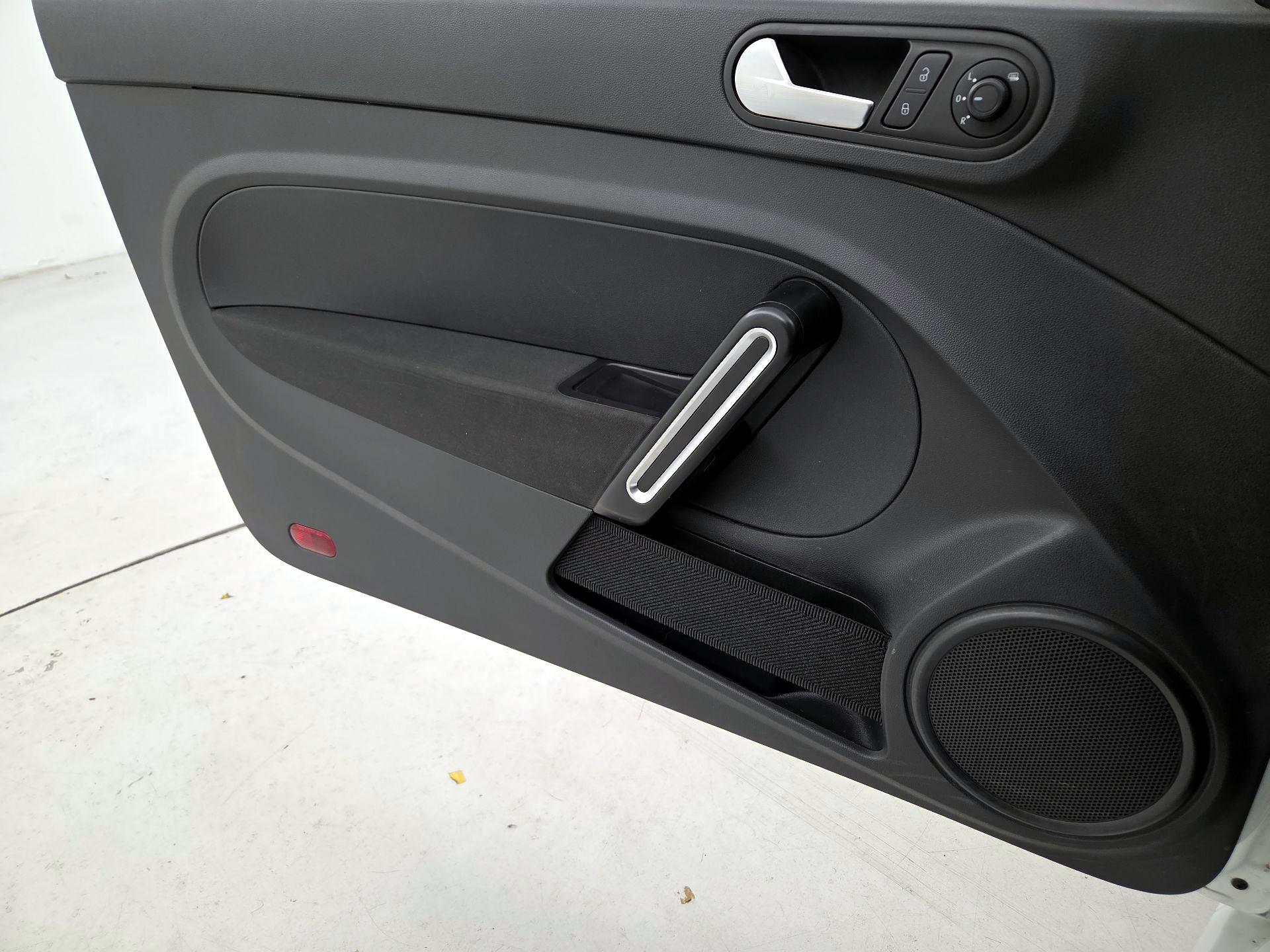 Thumbnail: 2019 Volkswagen Beetle - 12