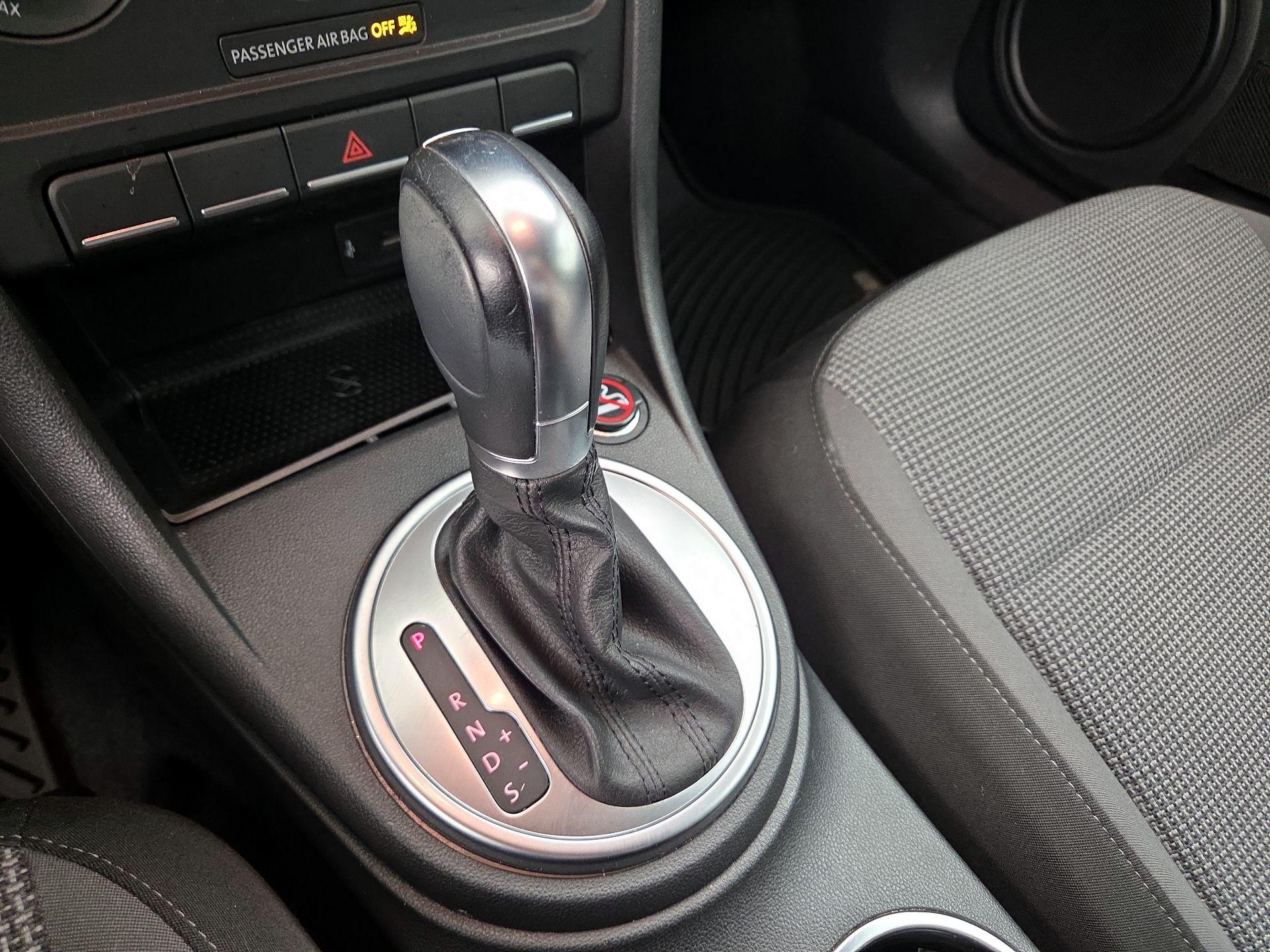 Thumbnail: 2019 Volkswagen Beetle - 17