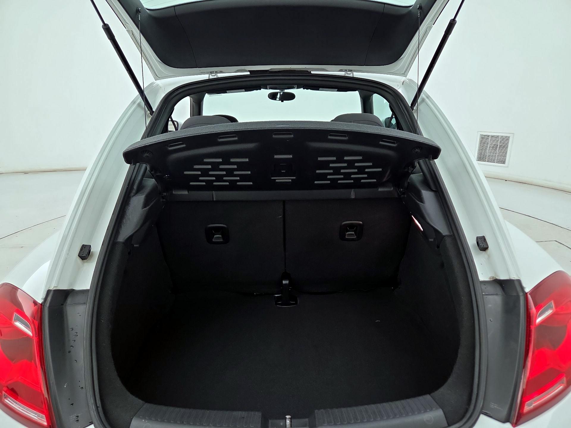 Thumbnail: 2019 Volkswagen Beetle - 20