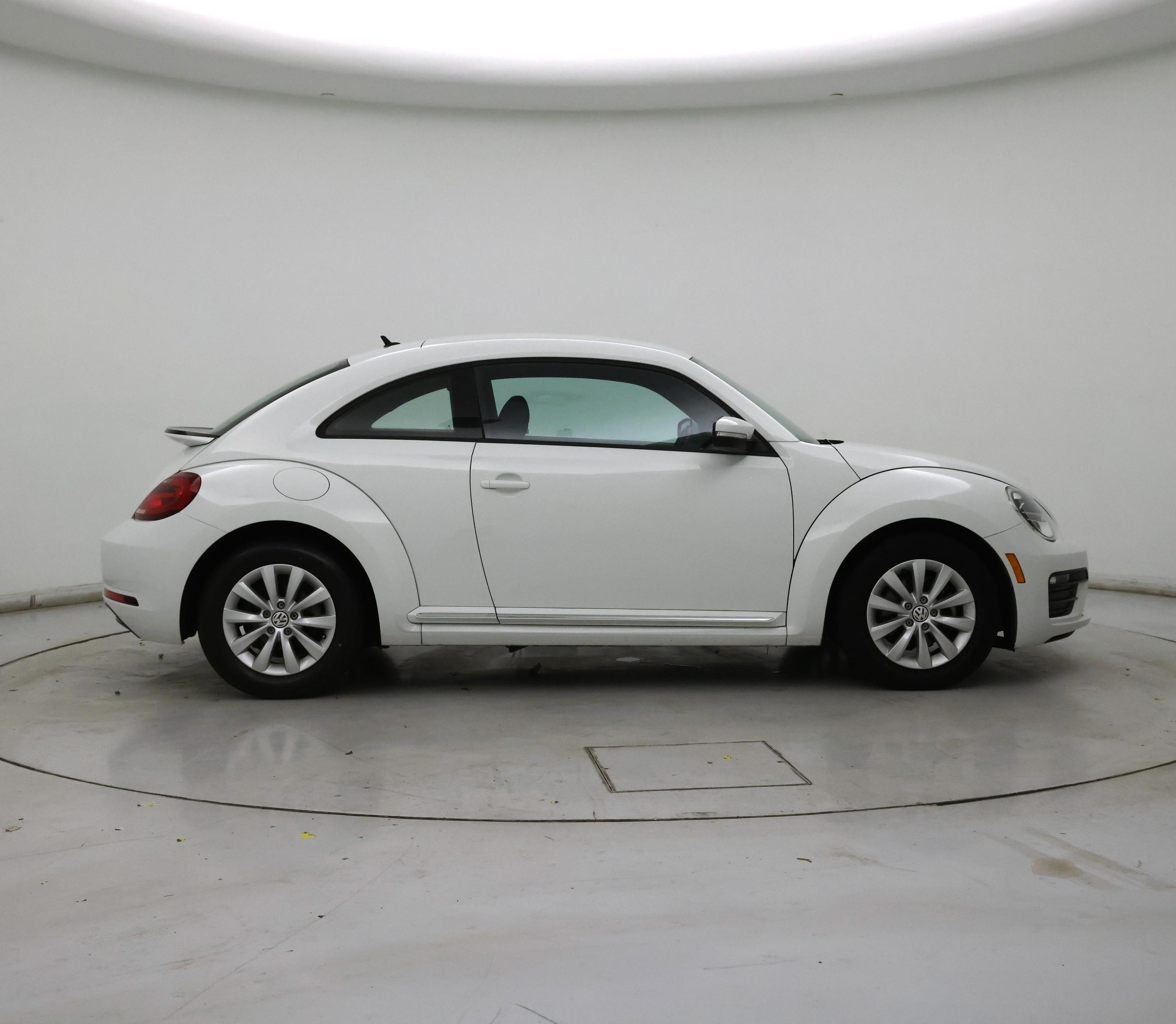 Thumbnail: 2019 Volkswagen Beetle - 7