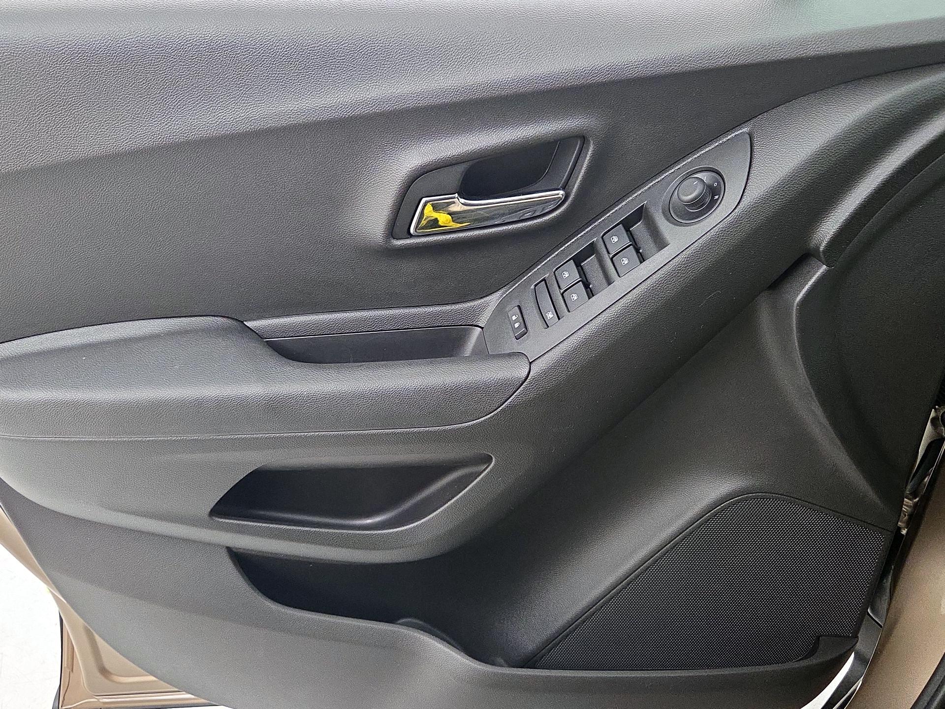 Thumbnail: 2018 Chevrolet Trax - 12