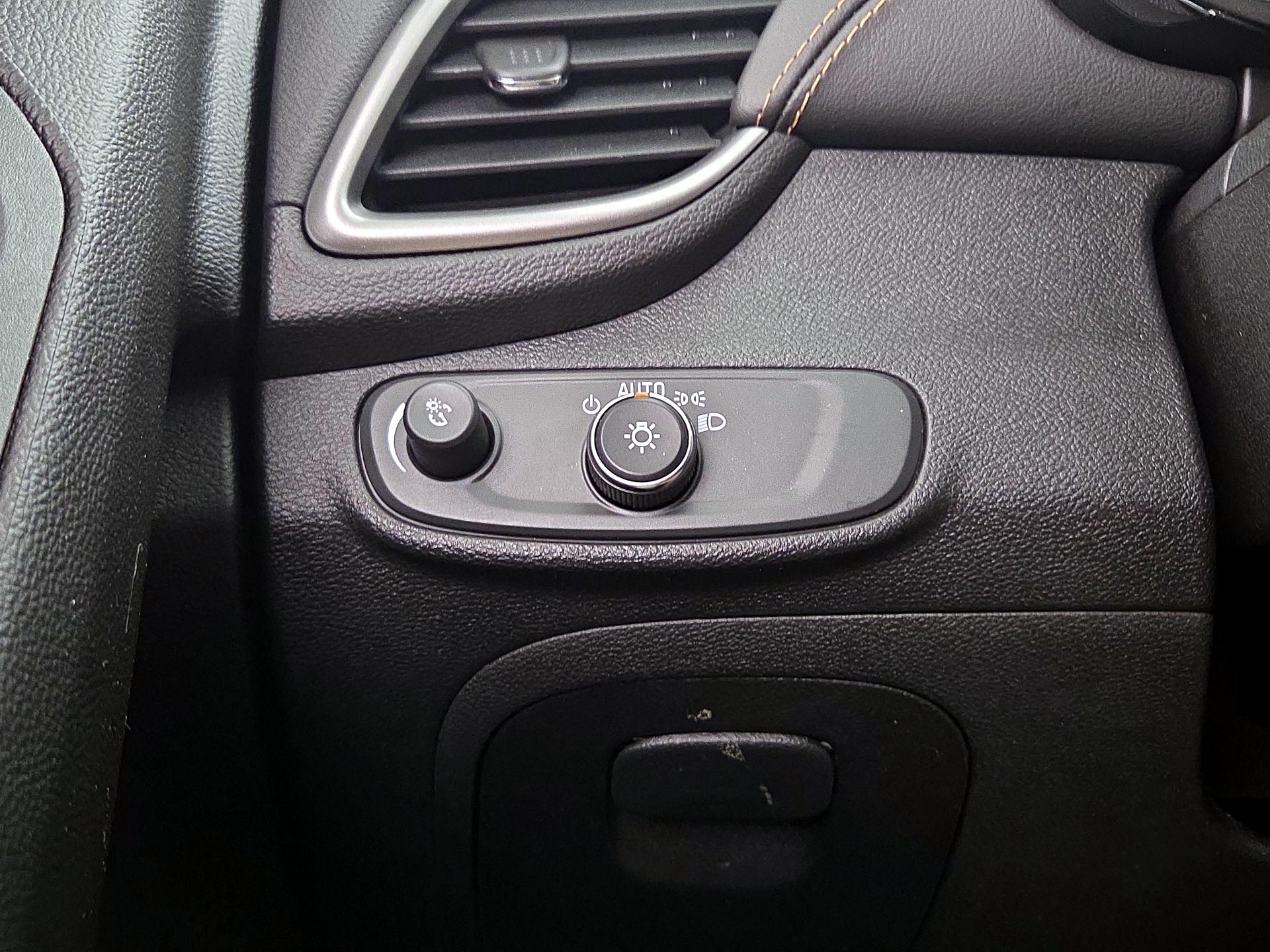 Thumbnail: 2018 Chevrolet Trax - 13