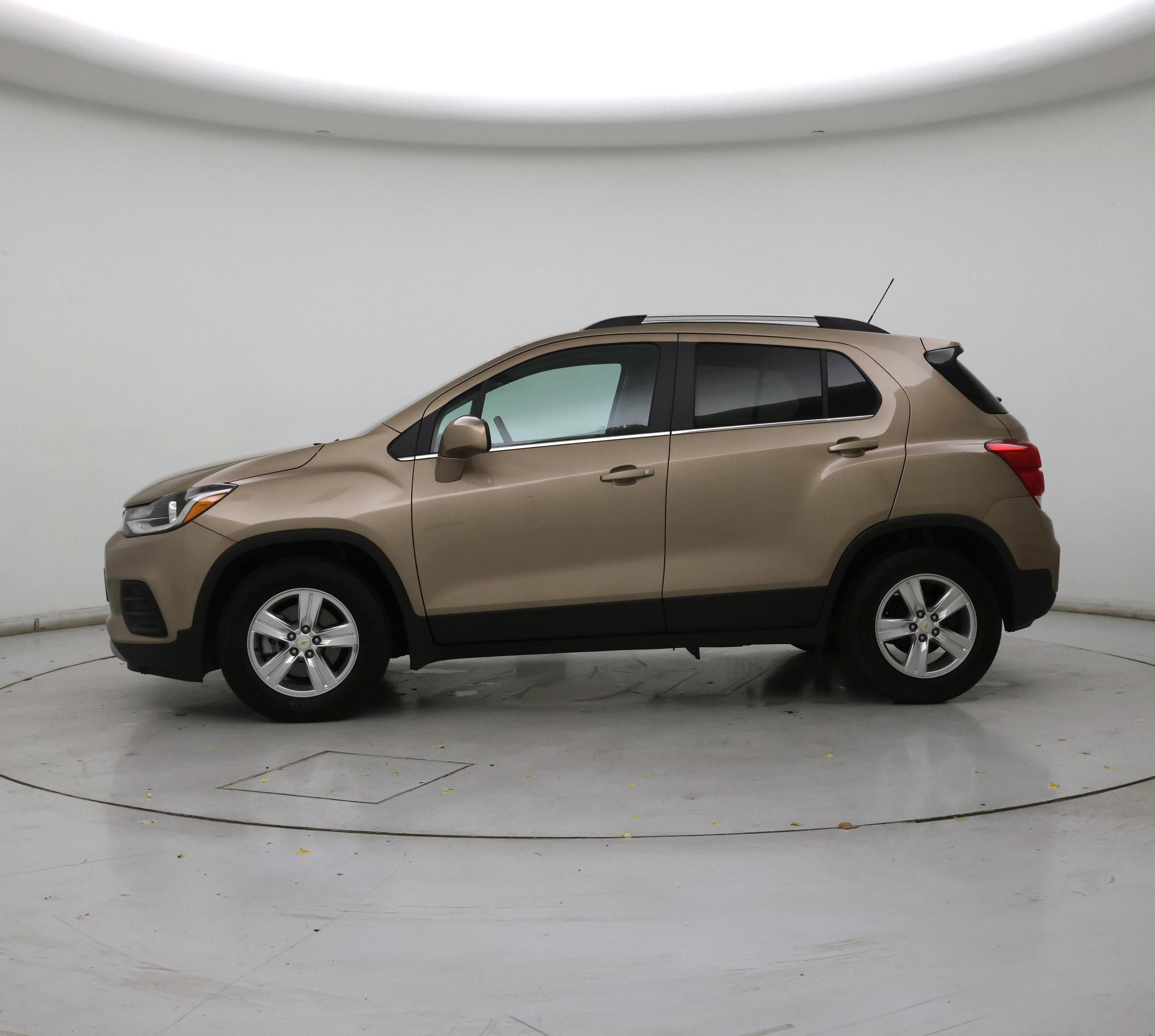 Thumbnail: 2018 Chevrolet Trax - 3