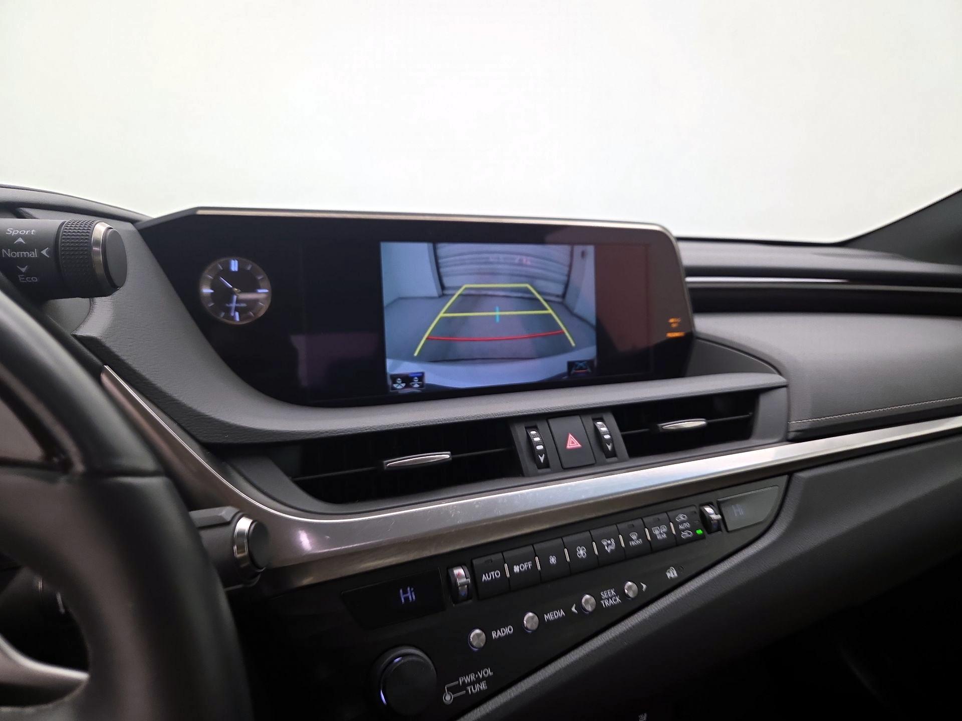 Thumbnail: 2019 Lexus ES - 15