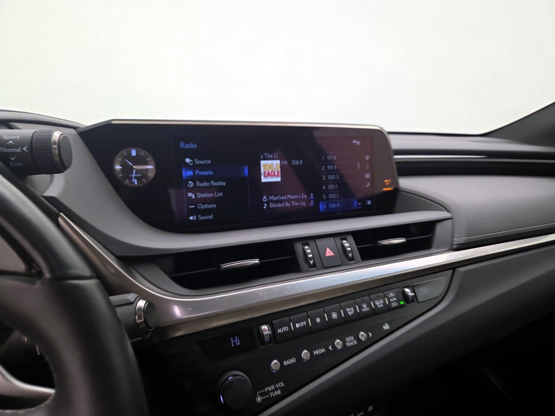 Thumbnail: 2019 Lexus ES - 16