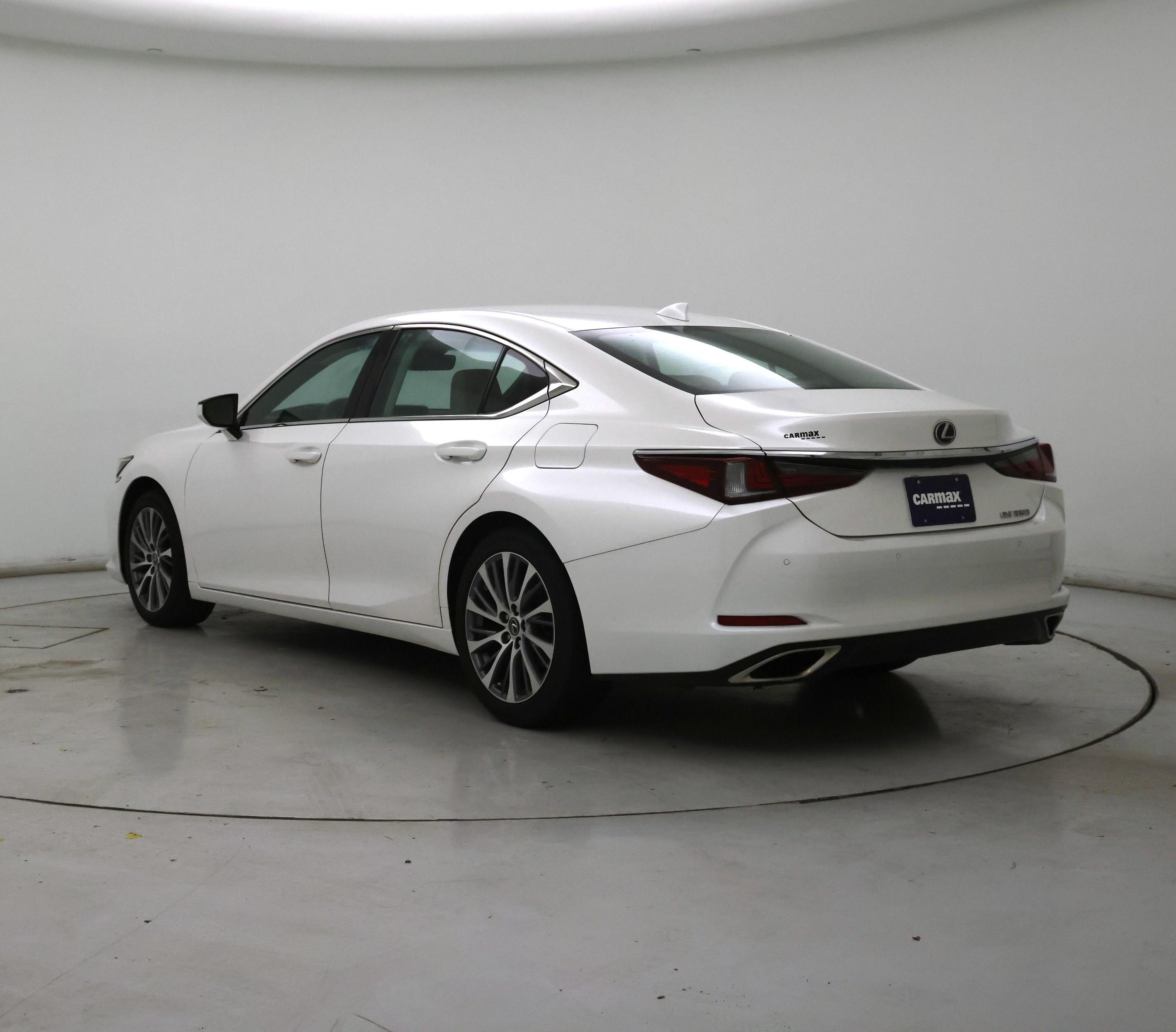 Thumbnail: 2019 Lexus ES - 2