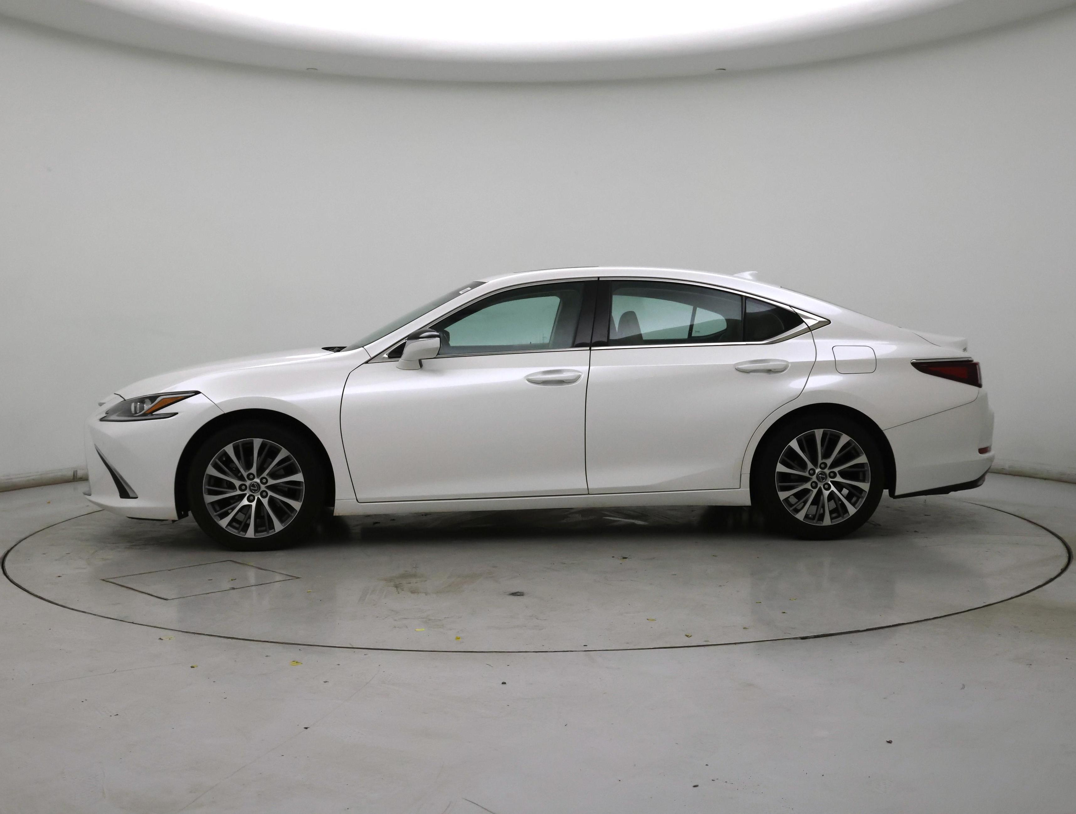 Thumbnail: 2019 Lexus ES - 3