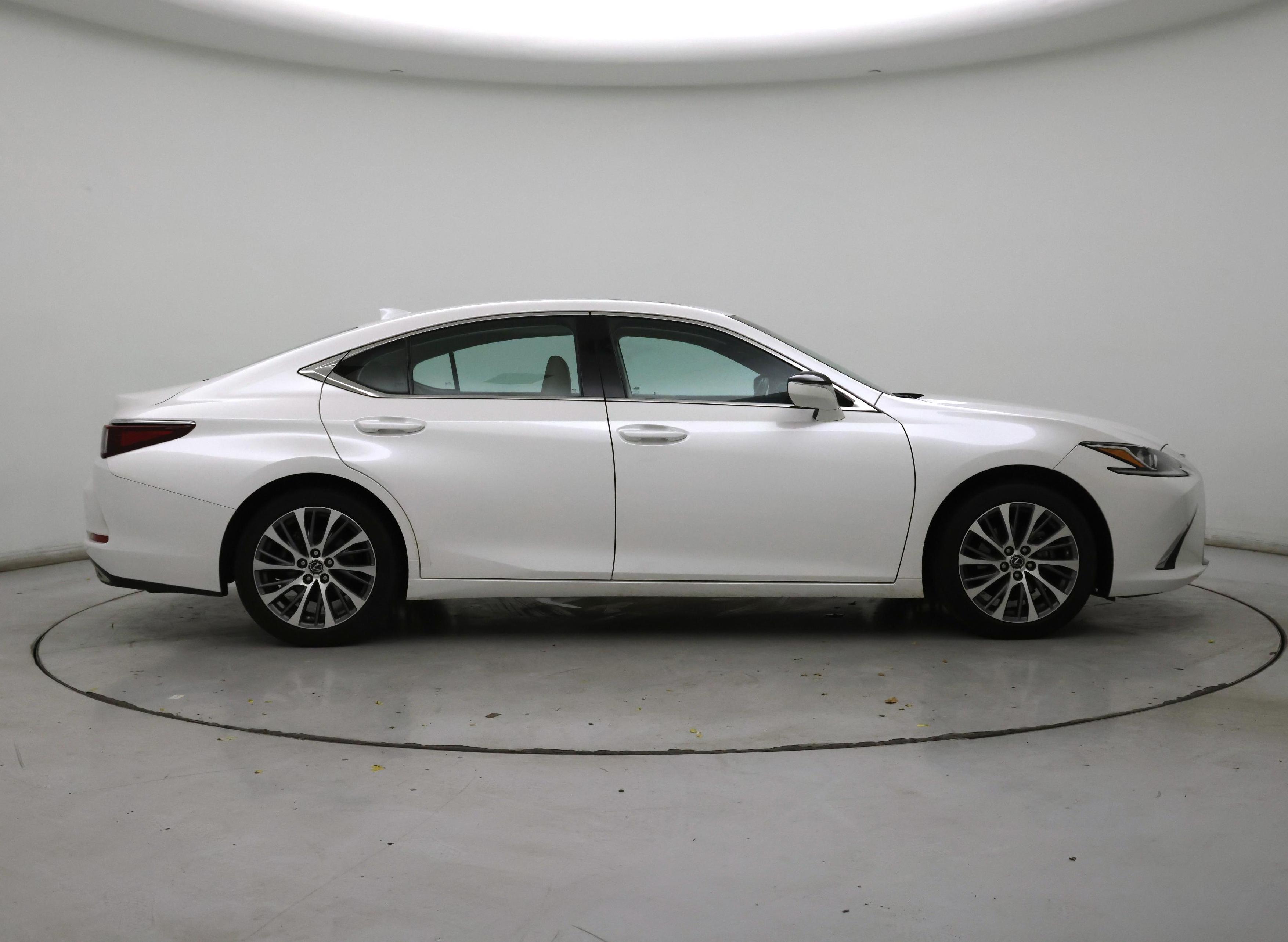 Thumbnail: 2019 Lexus ES - 7