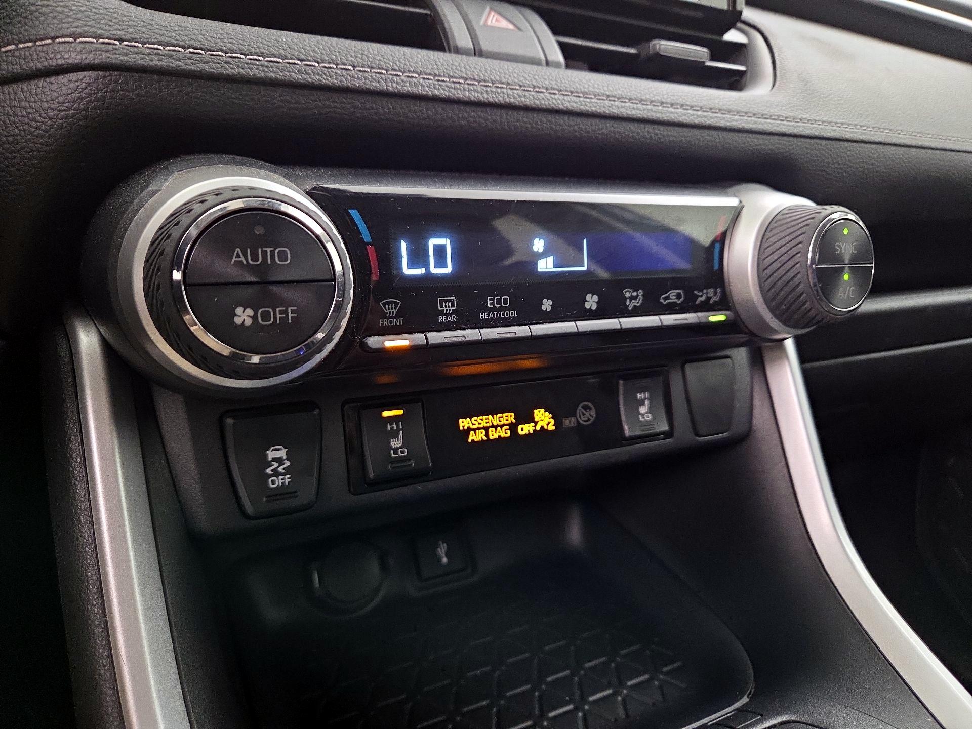 Thumbnail: 2020 Toyota RAV4 - 16