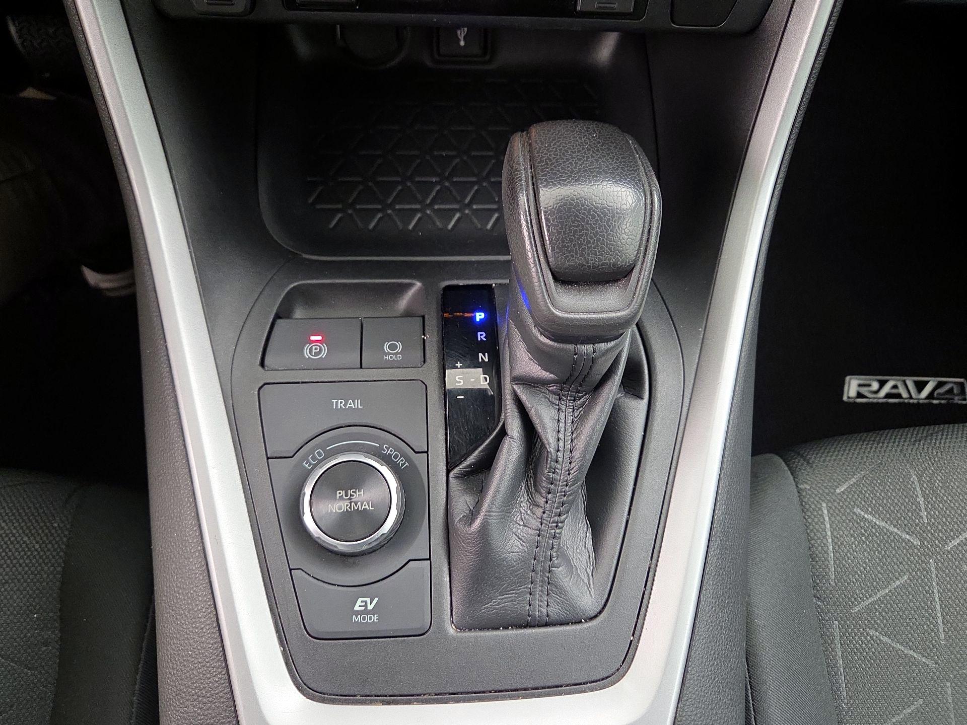 Thumbnail: 2020 Toyota RAV4 - 17