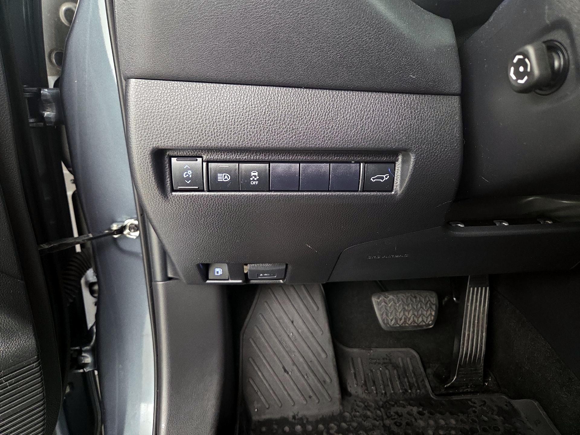 Thumbnail: 2021 Toyota Venza - 13