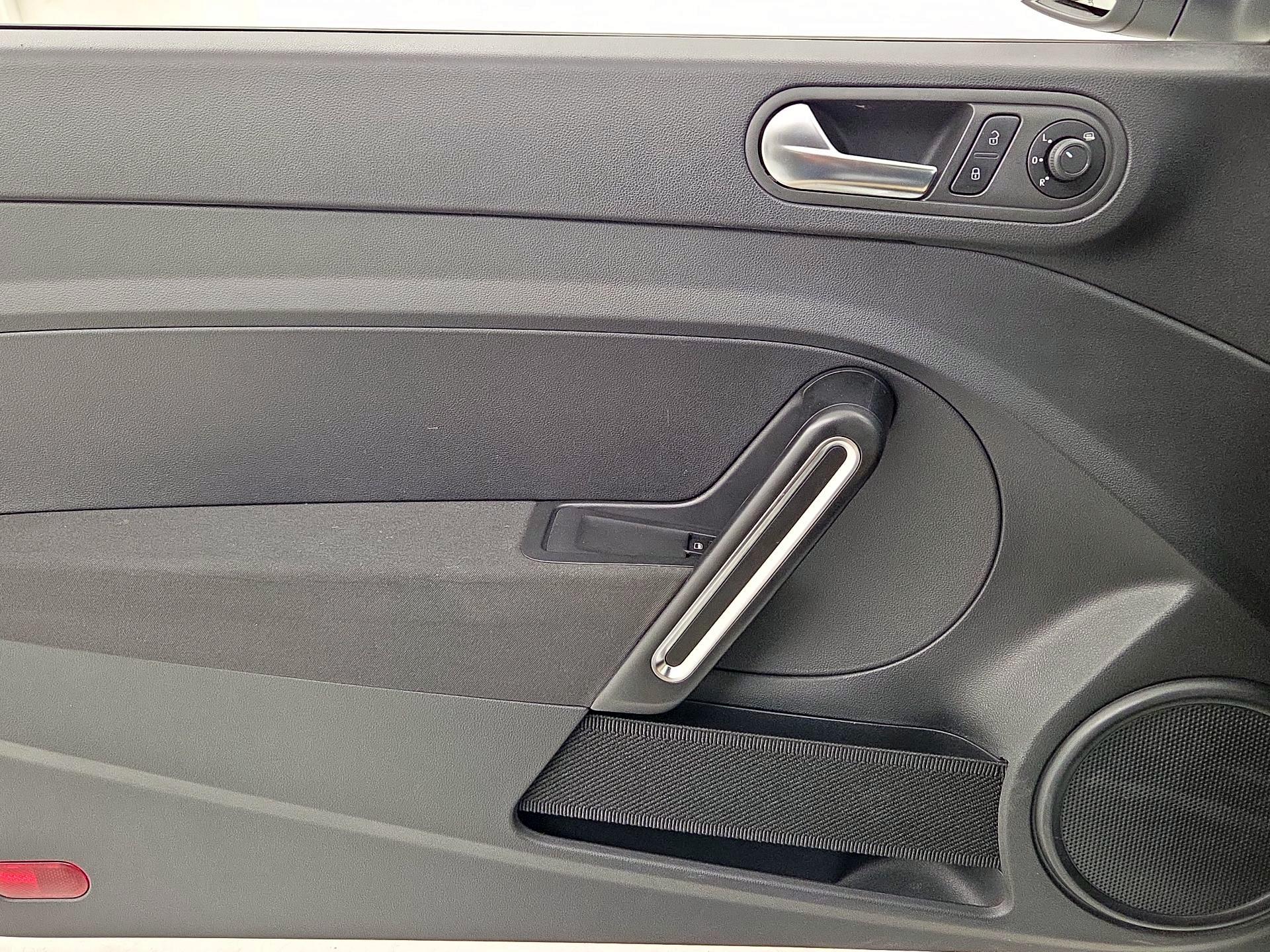 Thumbnail: 2018 Volkswagen Beetle - 12