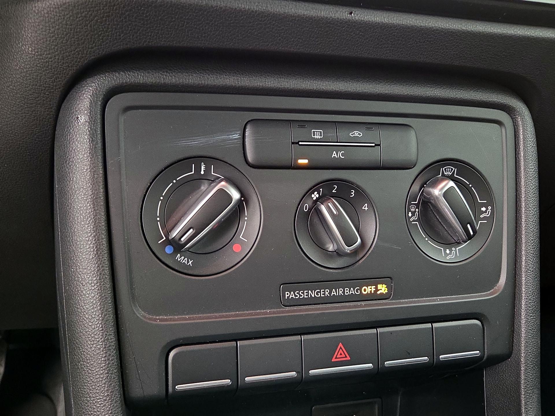 Thumbnail: 2018 Volkswagen Beetle - 15