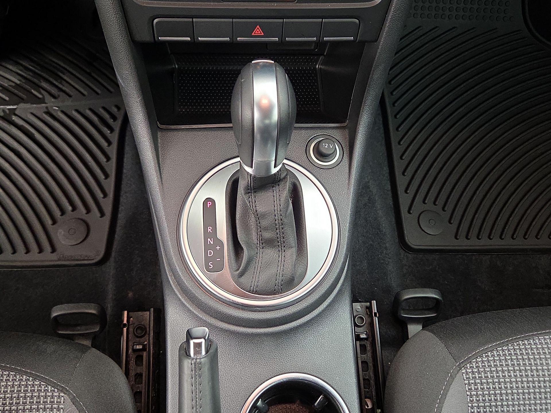 Thumbnail: 2018 Volkswagen Beetle - 16