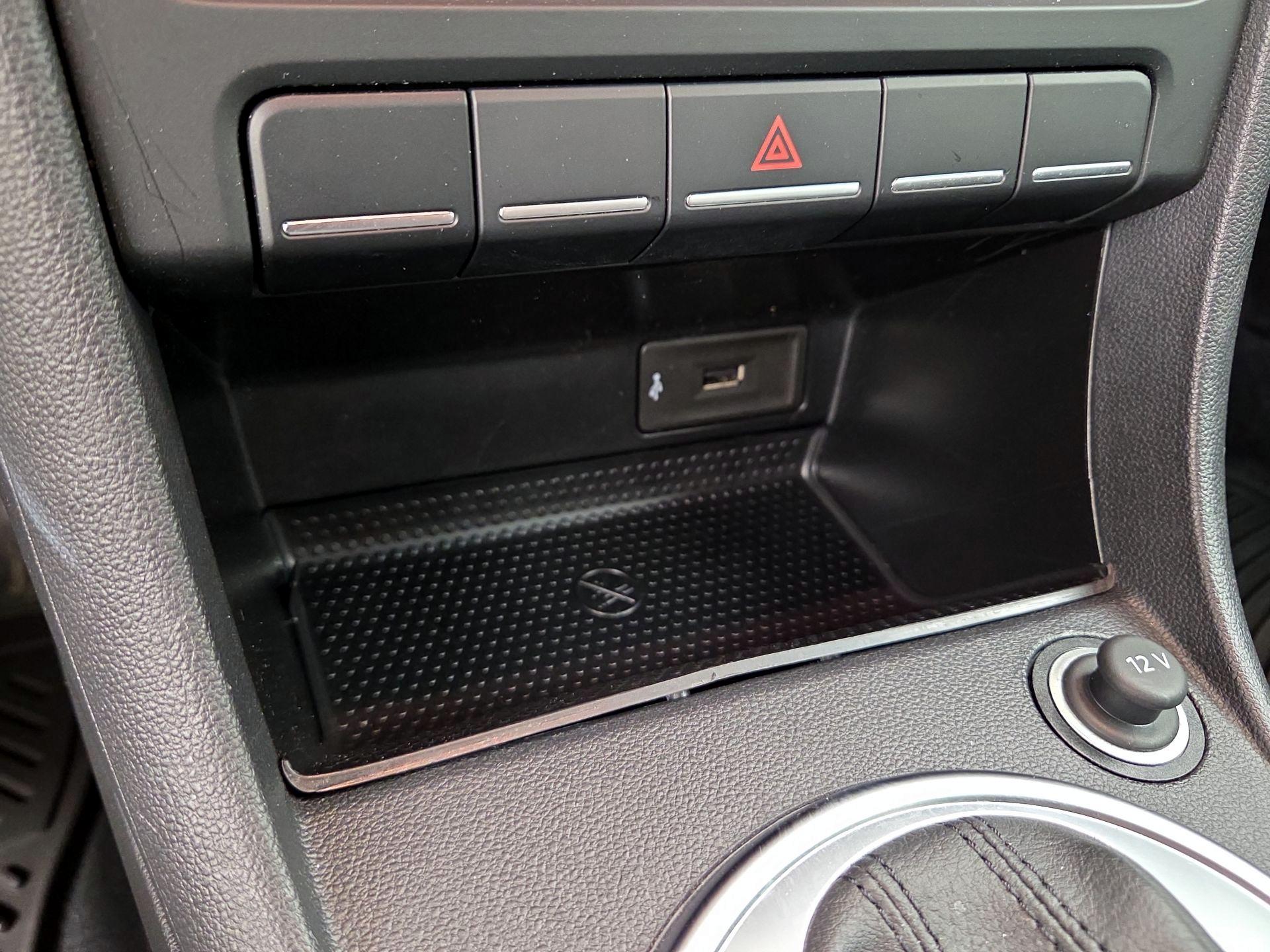 Thumbnail: 2018 Volkswagen Beetle - 17