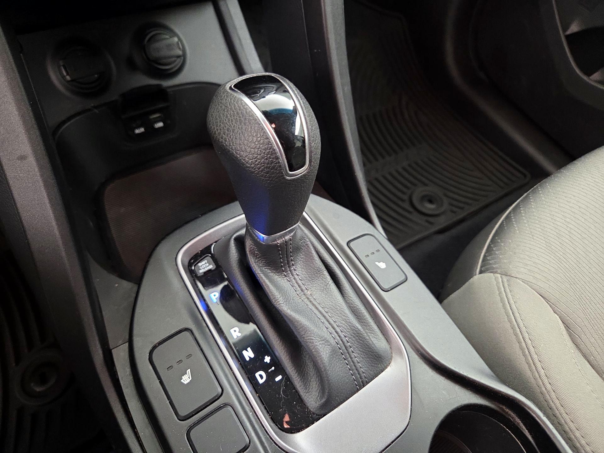 Thumbnail: 2015 Hyundai Santa Fe - 17