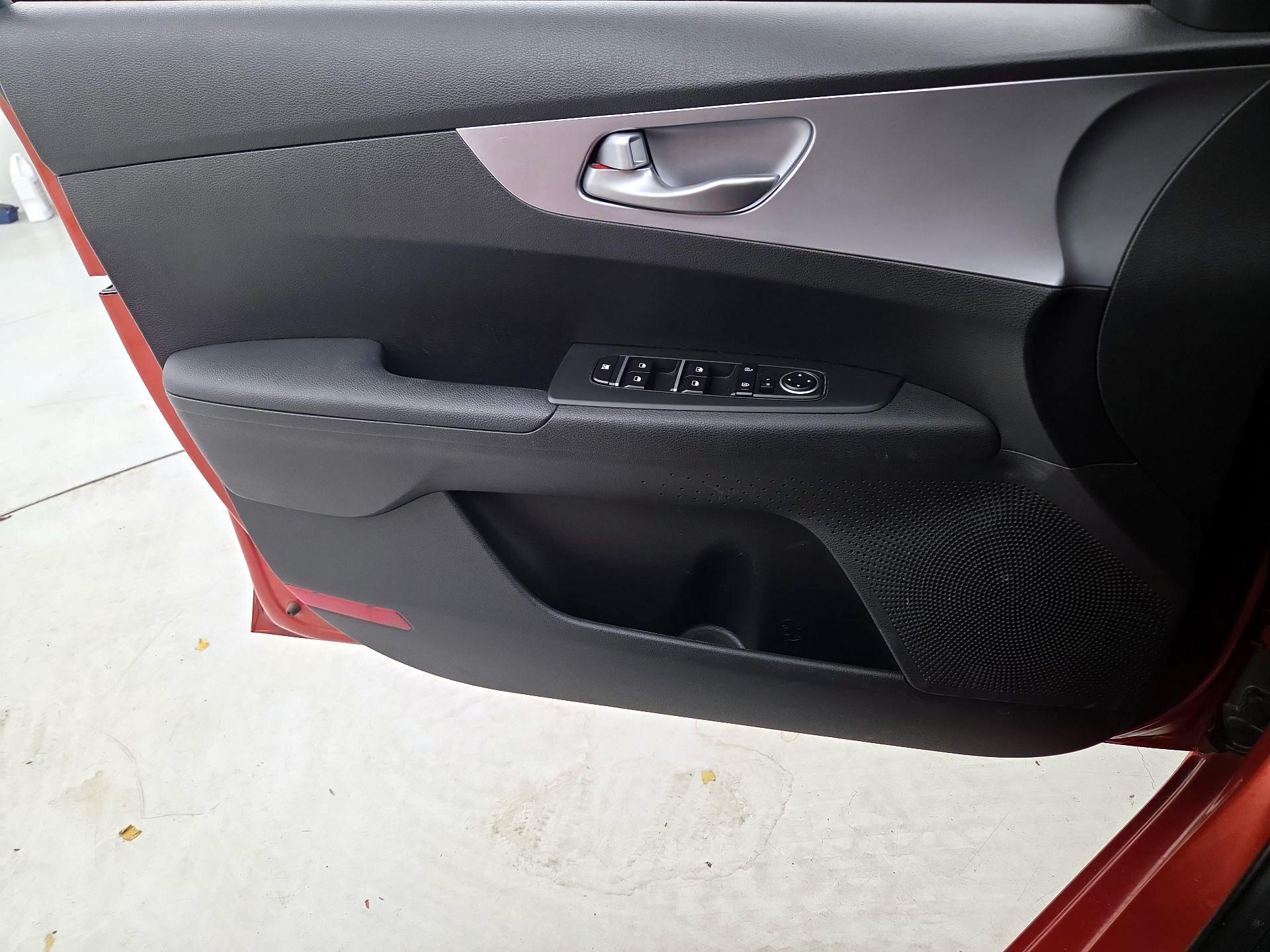 Thumbnail: 2022 Kia Forte - 12