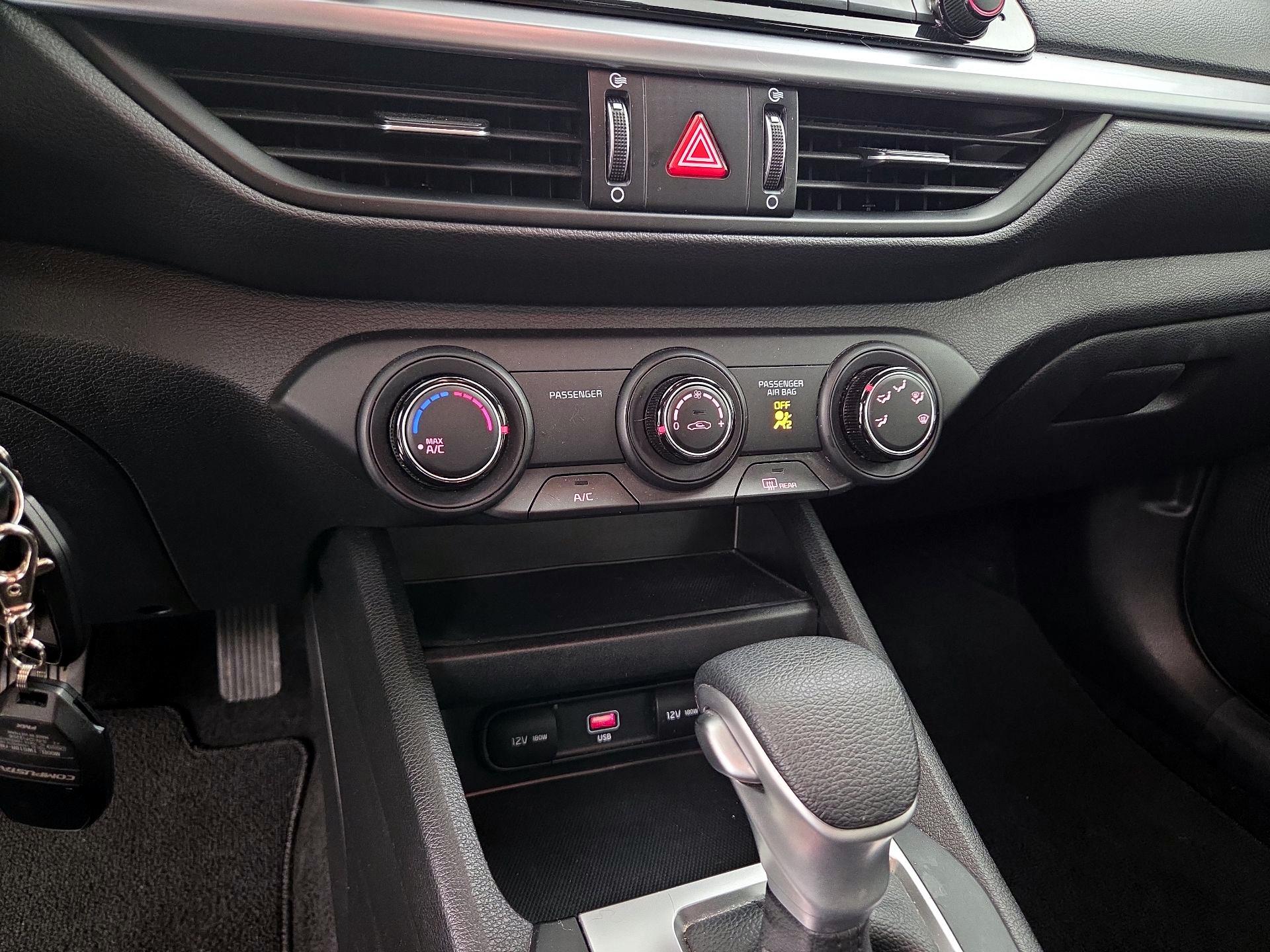 Thumbnail: 2022 Kia Forte - 16