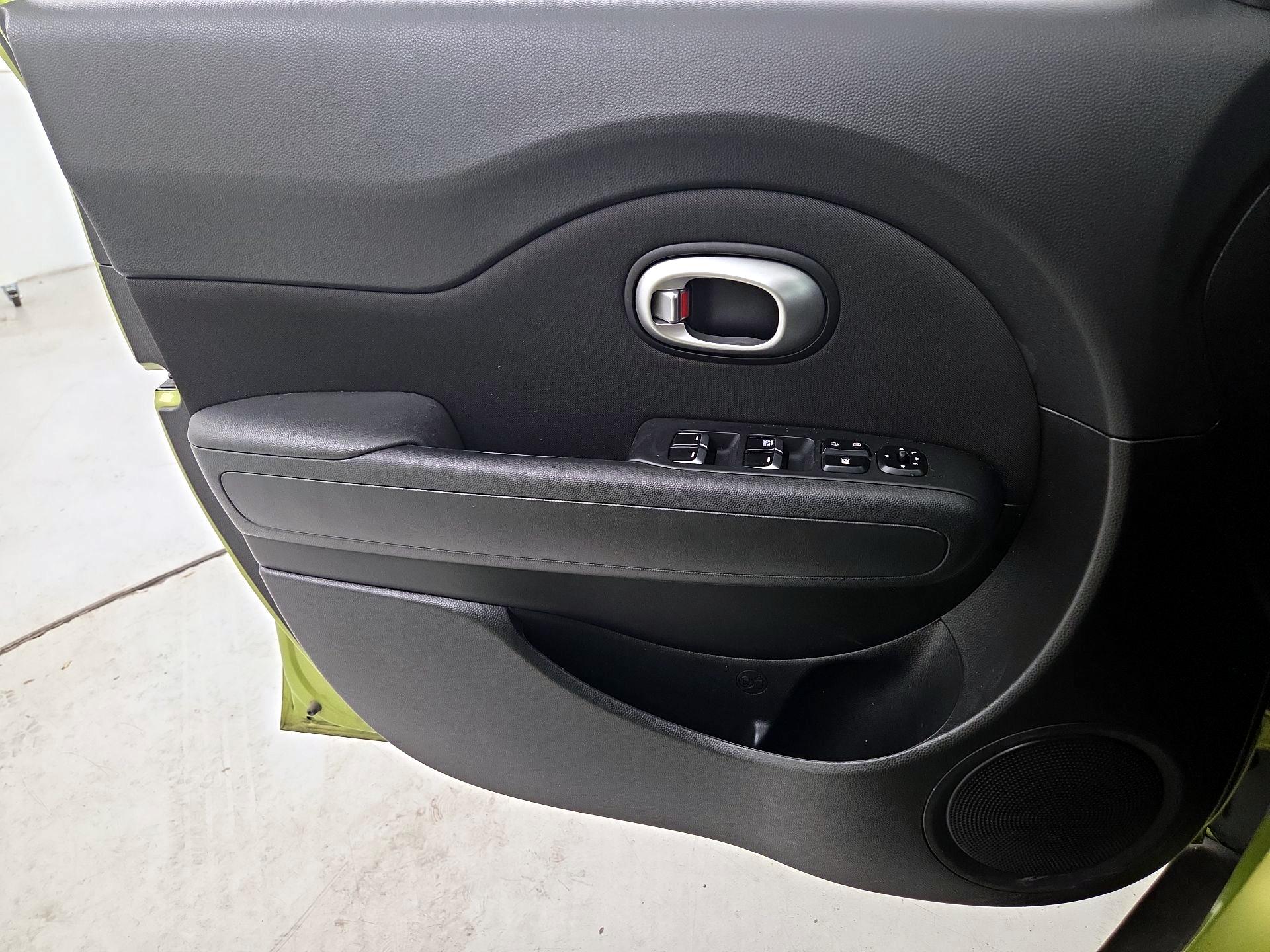 Thumbnail: 2019 Kia Soul - 10