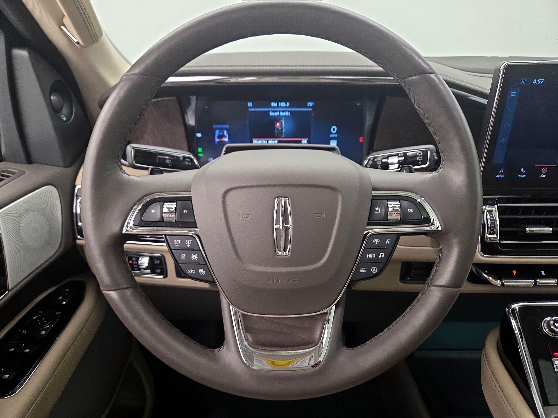 Thumbnail: 2024 Lincoln Navigator L - 10