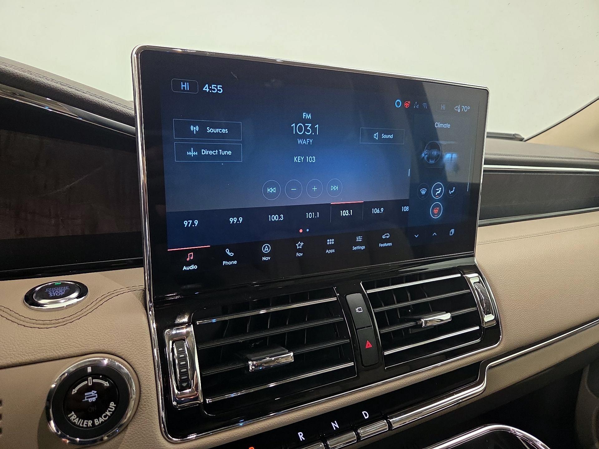 Thumbnail: 2024 Lincoln Navigator L - 16