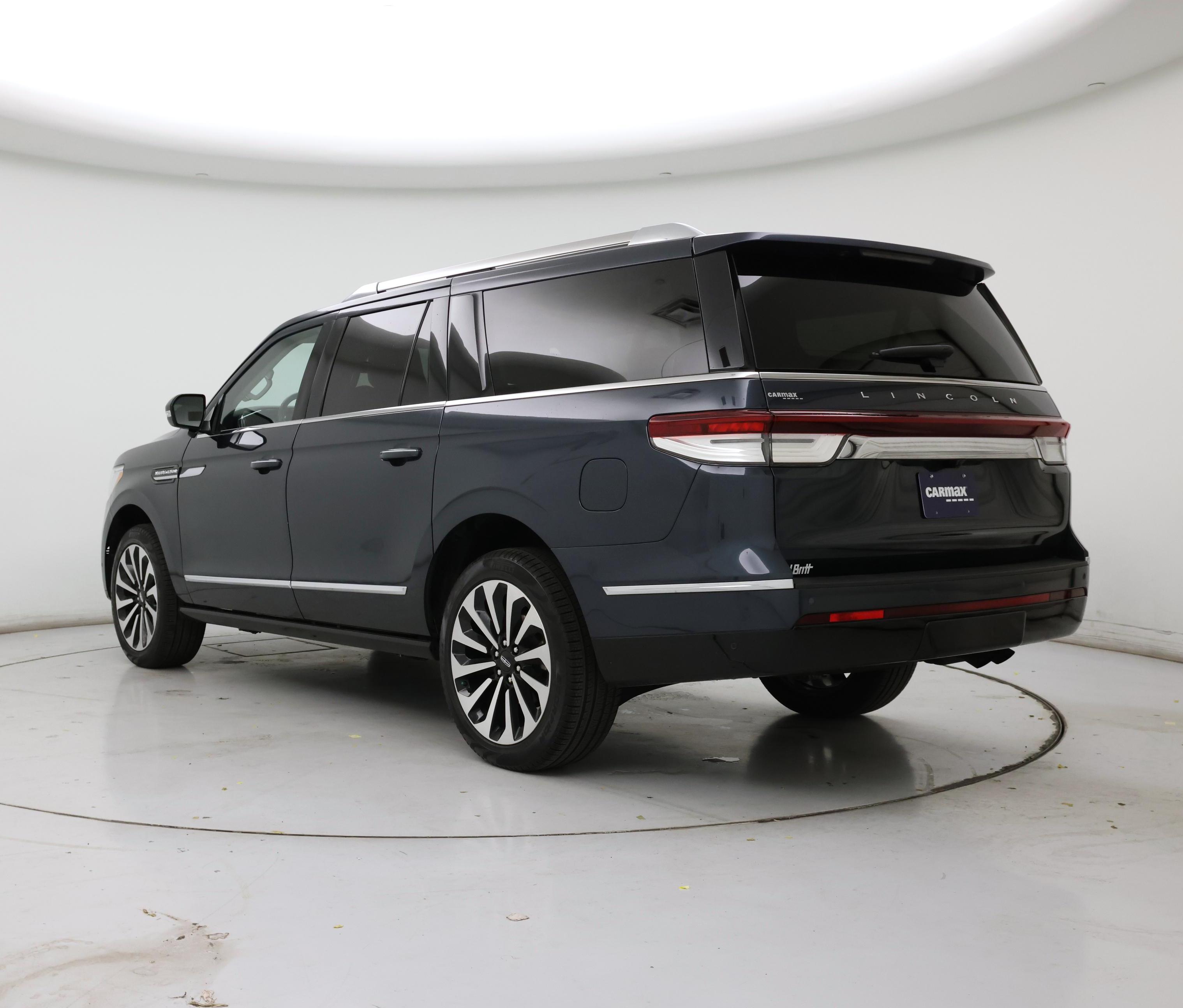Thumbnail: 2024 Lincoln Navigator L - 2