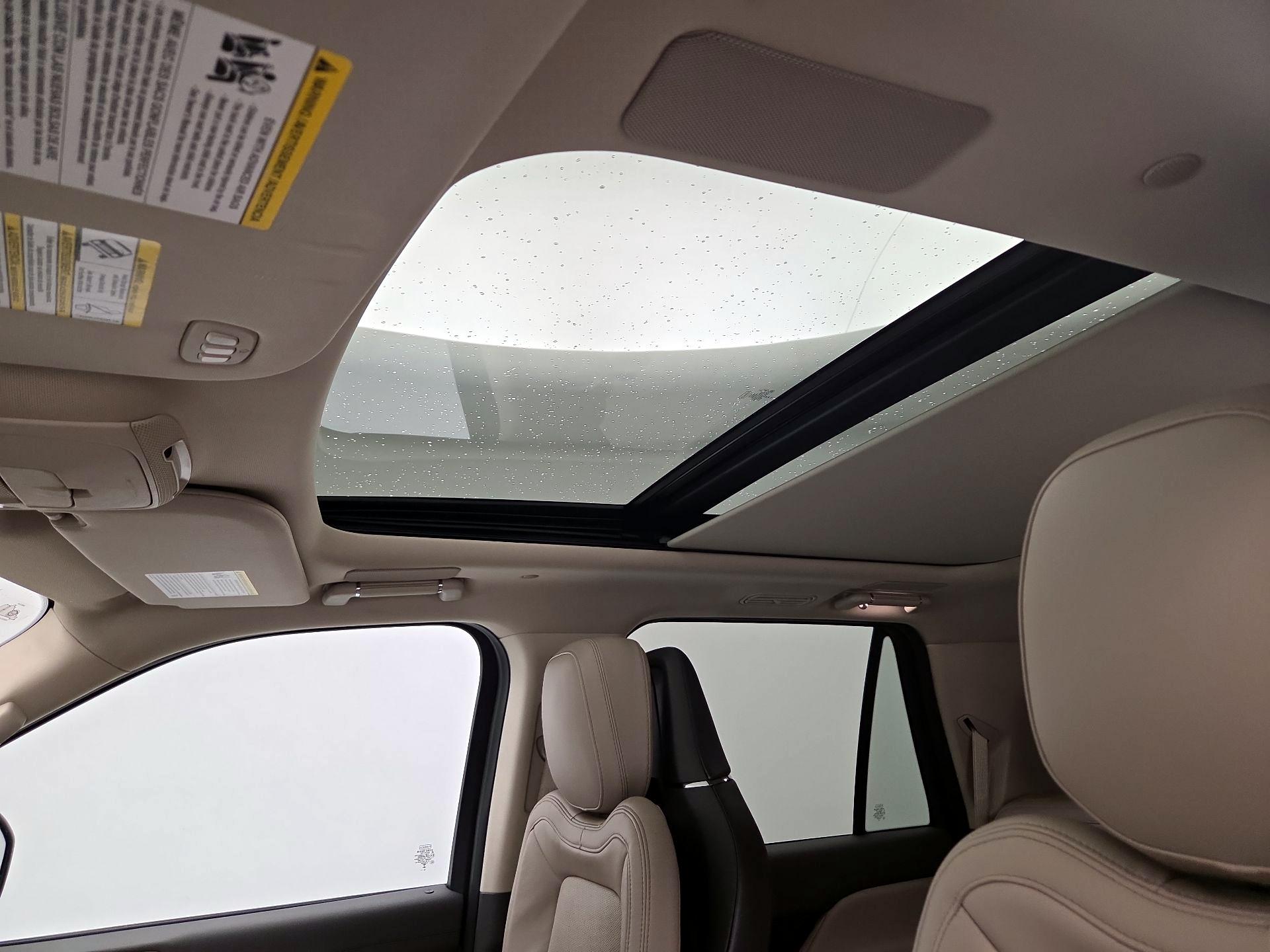 Thumbnail: 2024 Lincoln Navigator L - 20