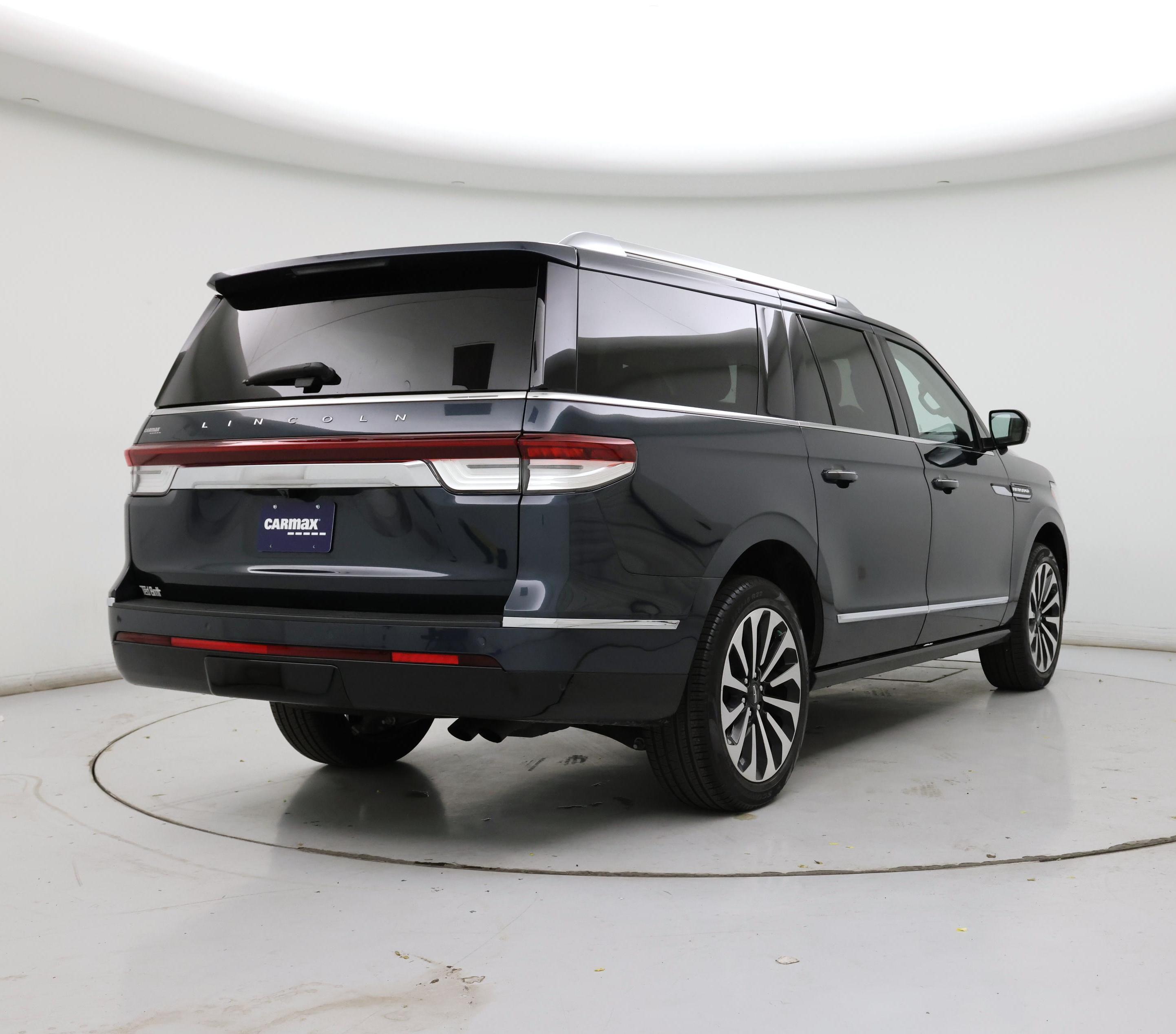 Thumbnail: 2024 Lincoln Navigator L - 8